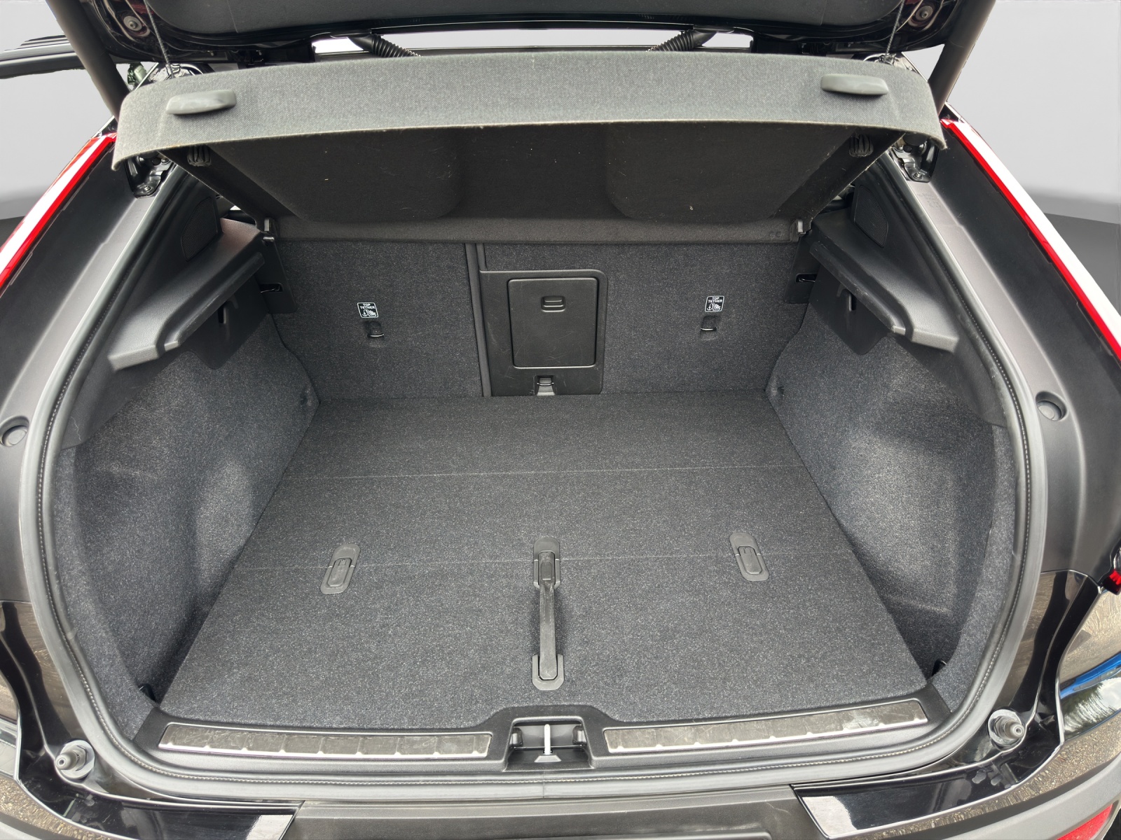 VOLVO C40 Recharge P8 Twin AWD Pure Electric Ultimate-image-14