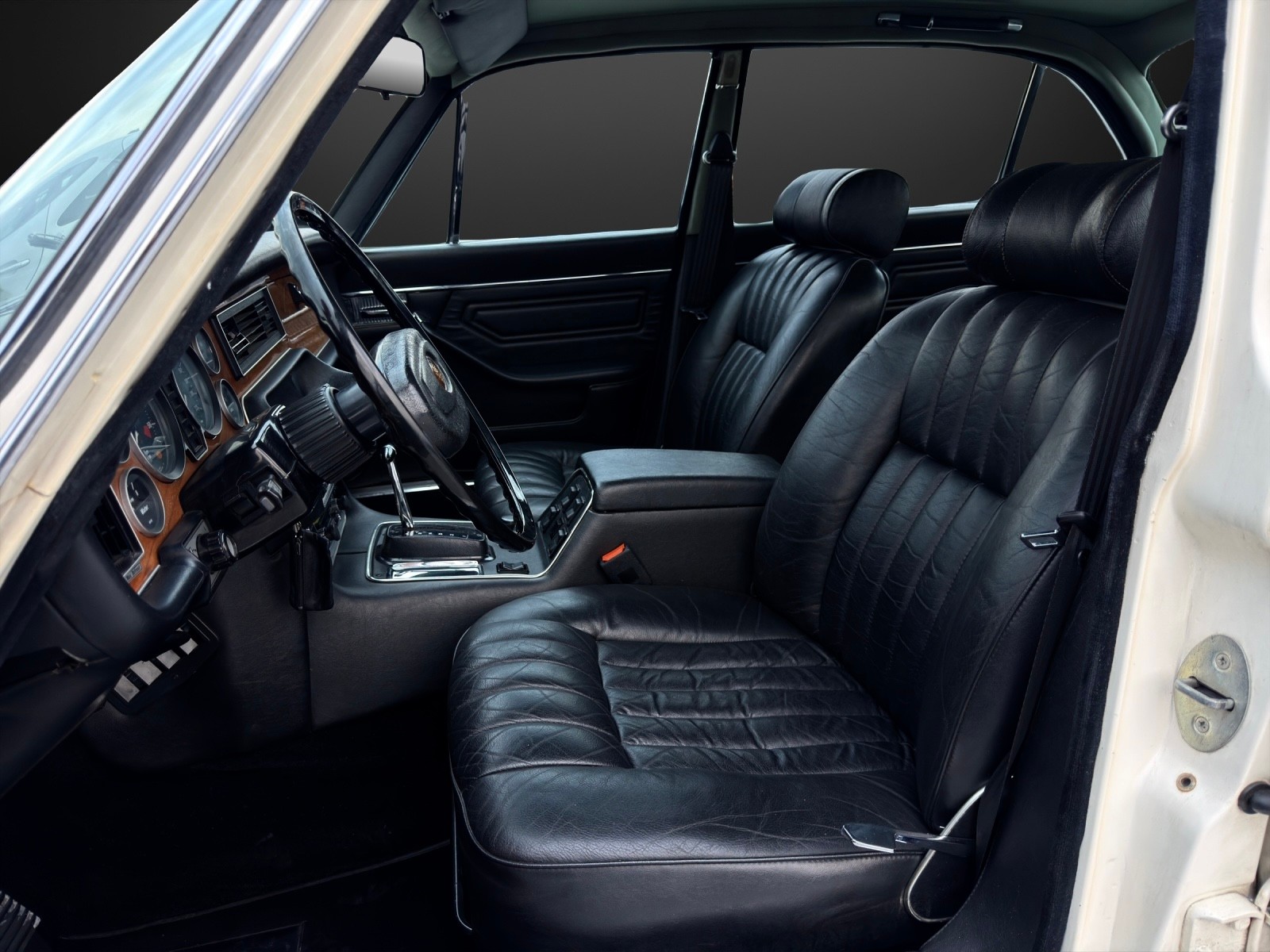 JAGUAR XJ6 4.2 L-image-6