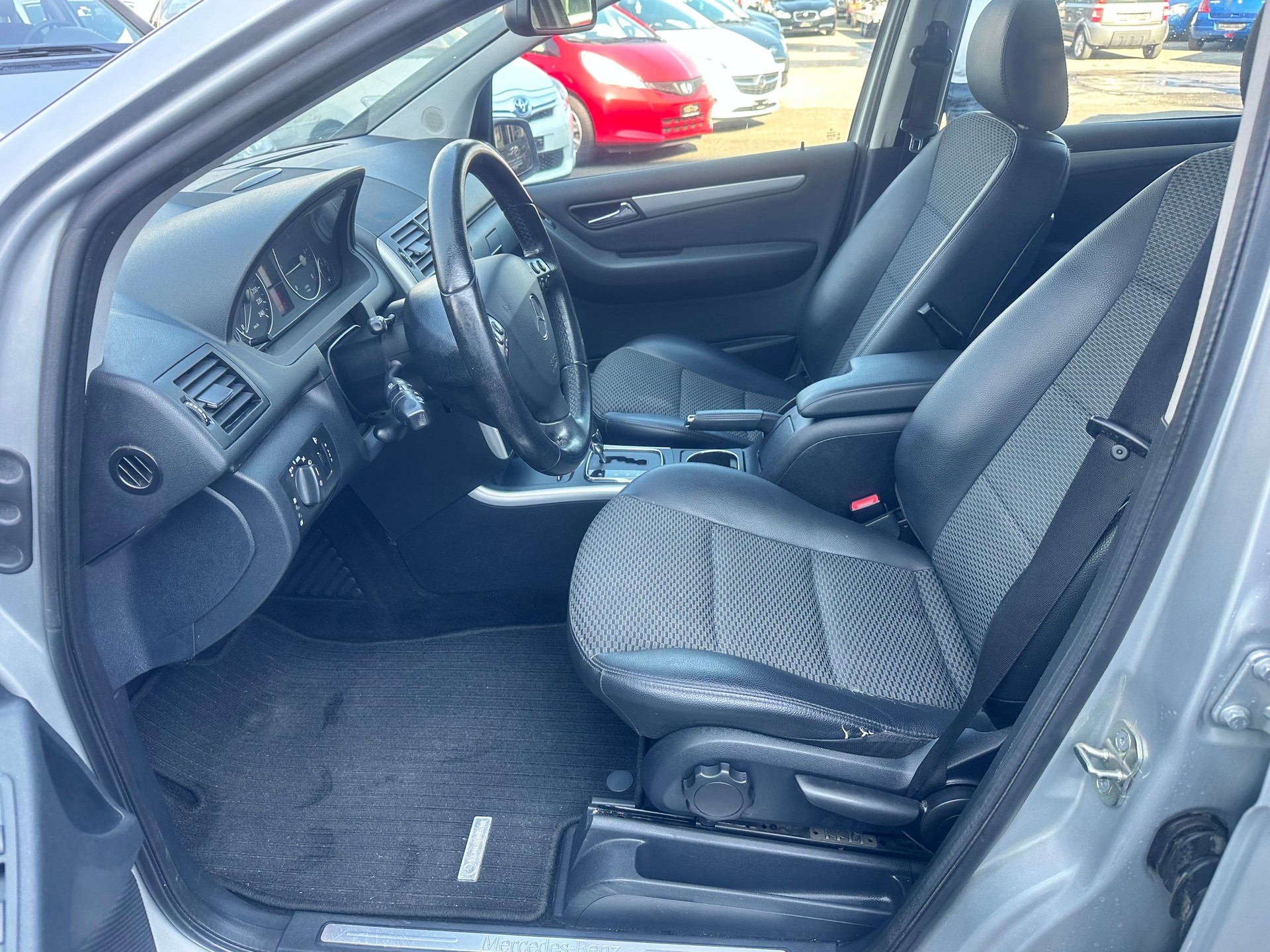 MERCEDES-BENZ A 180 CDI Avantgarde Autotronic-image-12