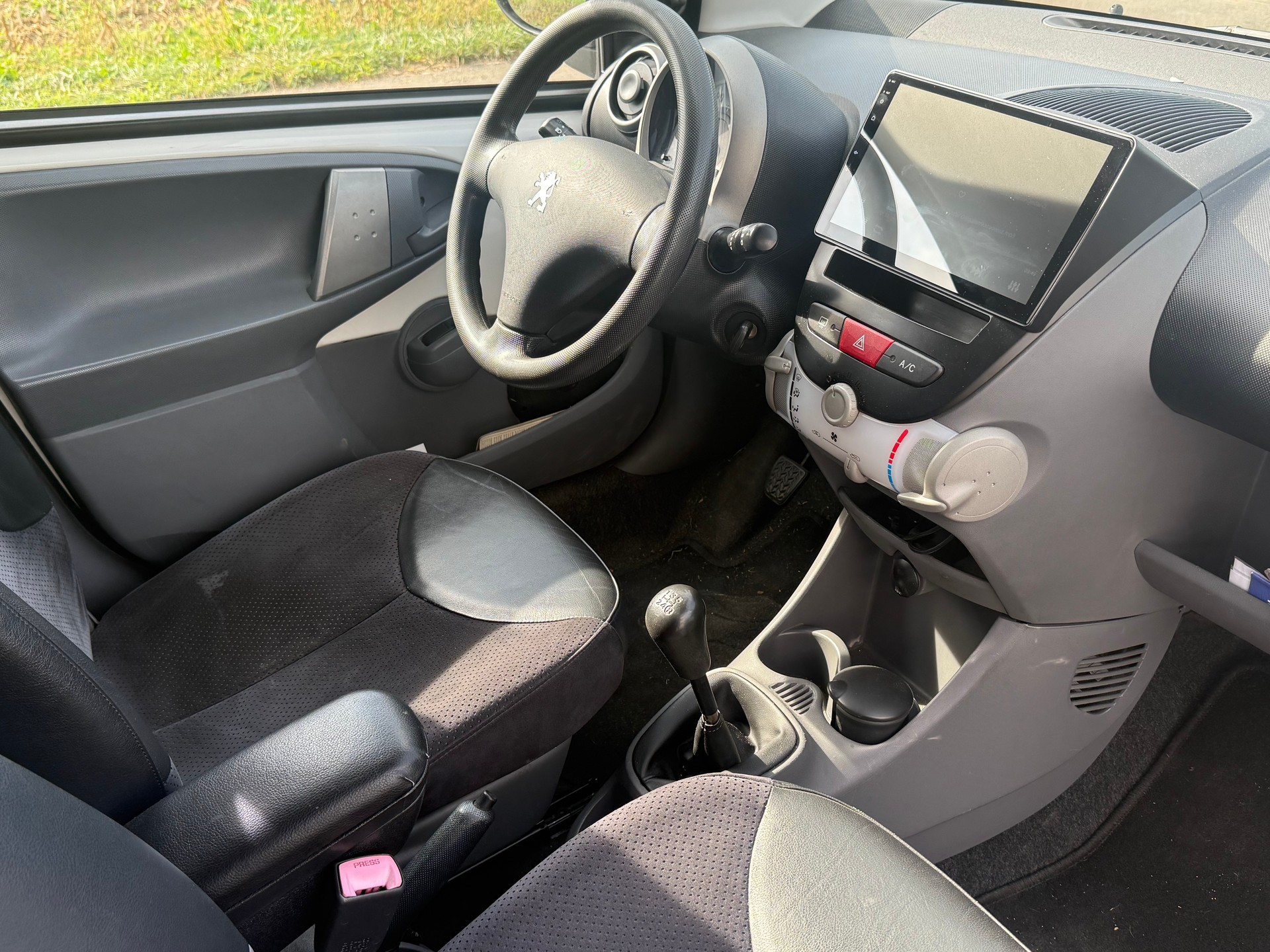 PEUGEOT 107 1.0 Trendy-image-9
