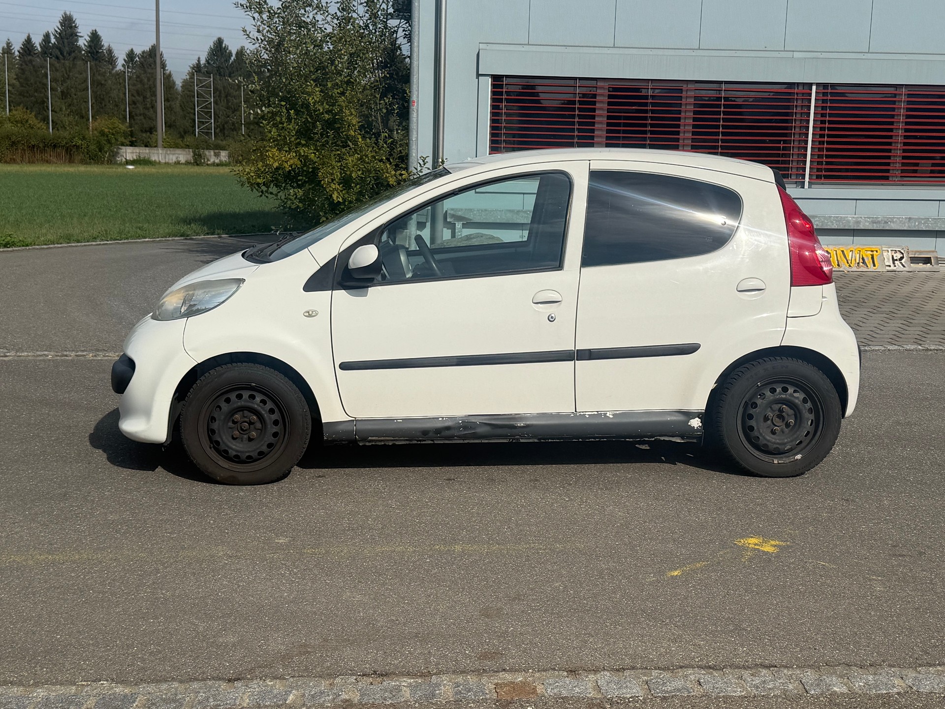 PEUGEOT 107 1.0 Trendy-image-3