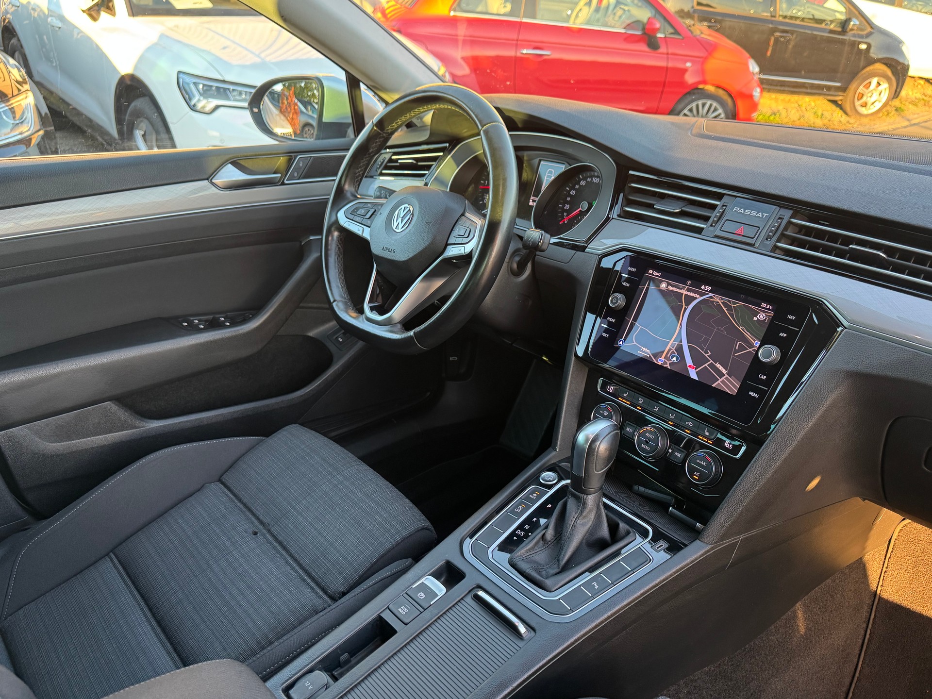 VW Passat Variant 1.6 TDI Business DSG-image-6