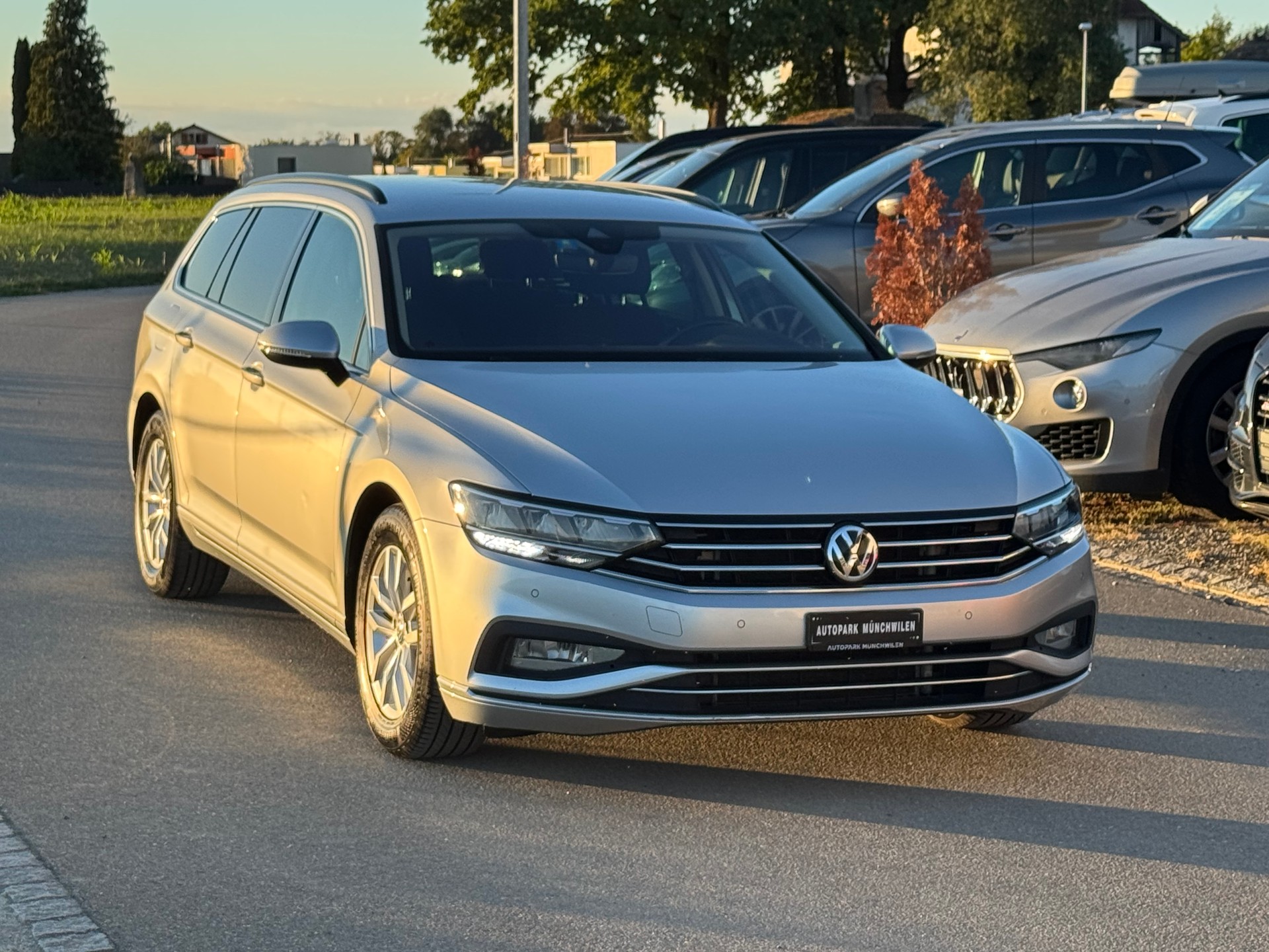 VW Passat Variant 1.6 TDI Business DSG-image-1
