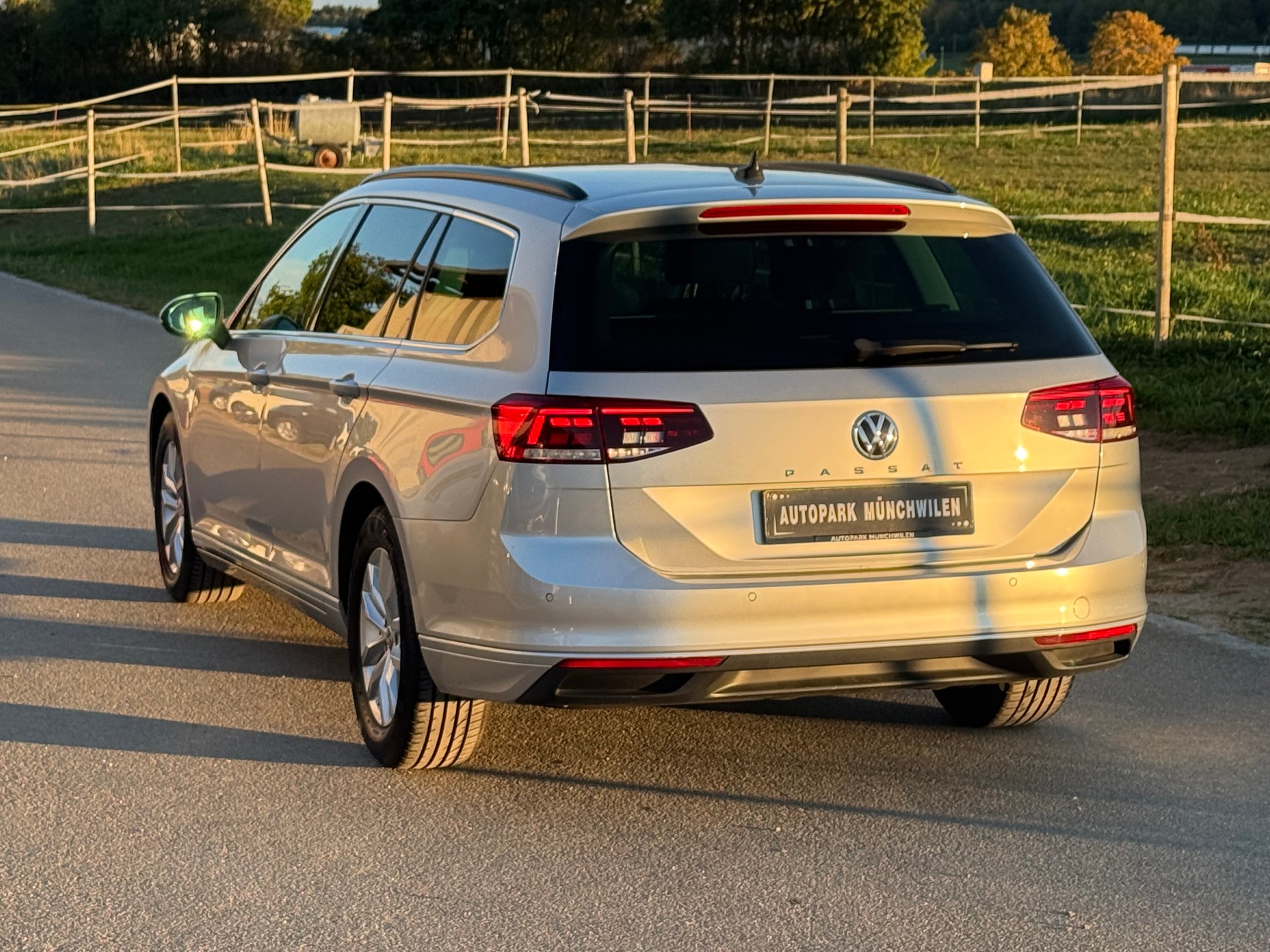 VW Passat Variant 1.6 TDI Business DSG-image-3