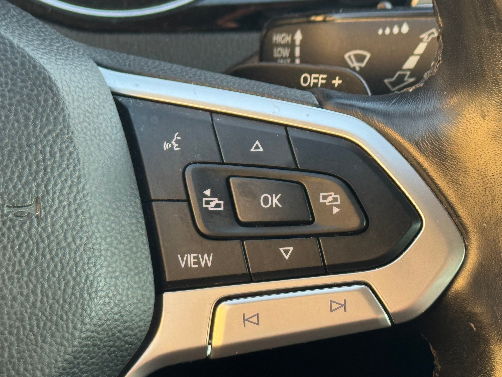 VW Passat Variant 1.6 TDI Business DSG-image-14