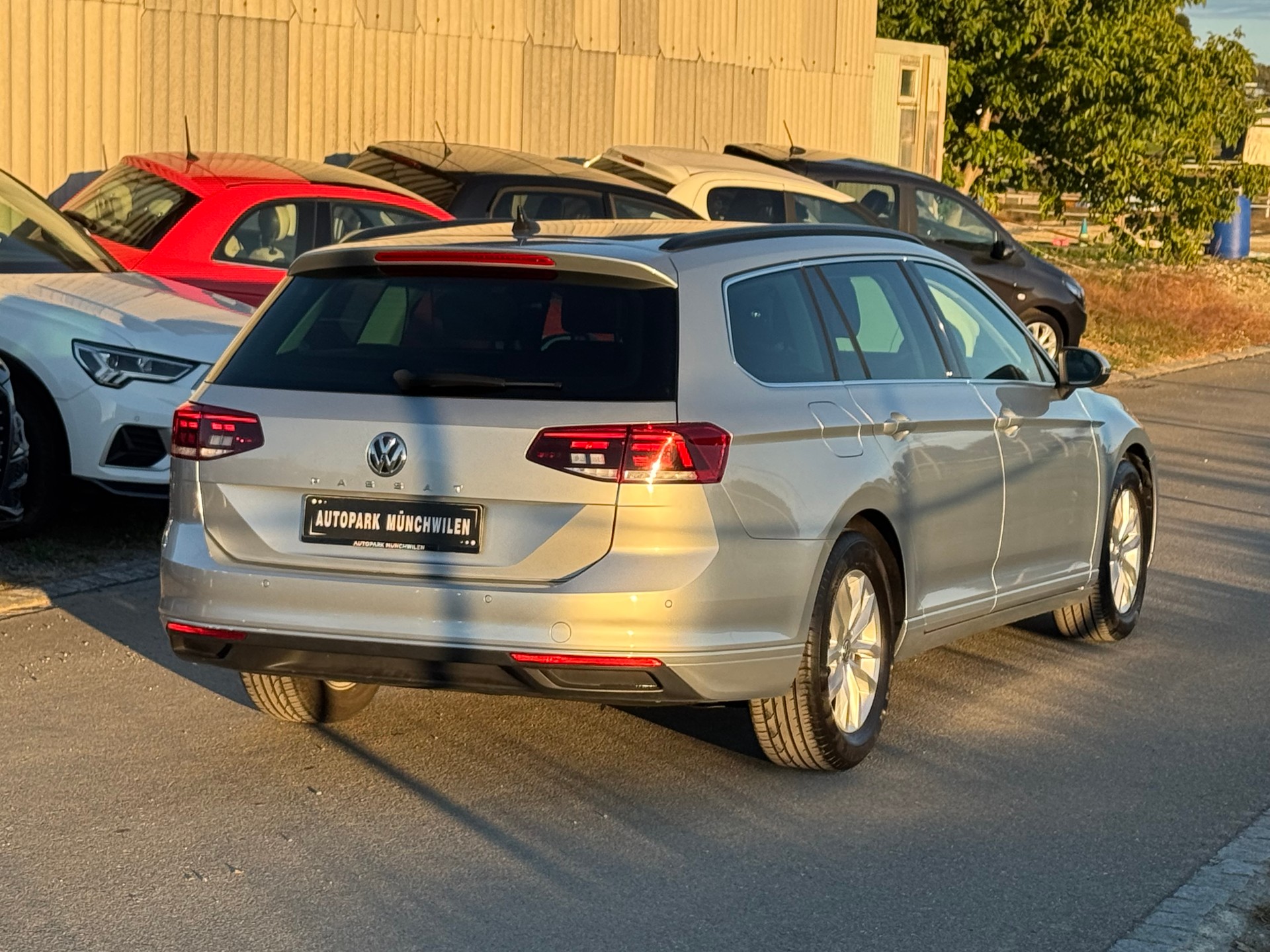 VW Passat Variant 1.6 TDI Business DSG-image-2