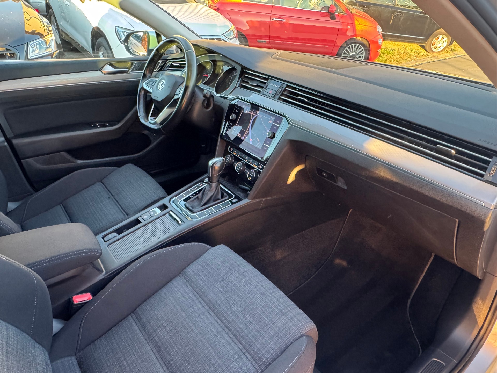 VW Passat Variant 1.6 TDI Business DSG-image-5