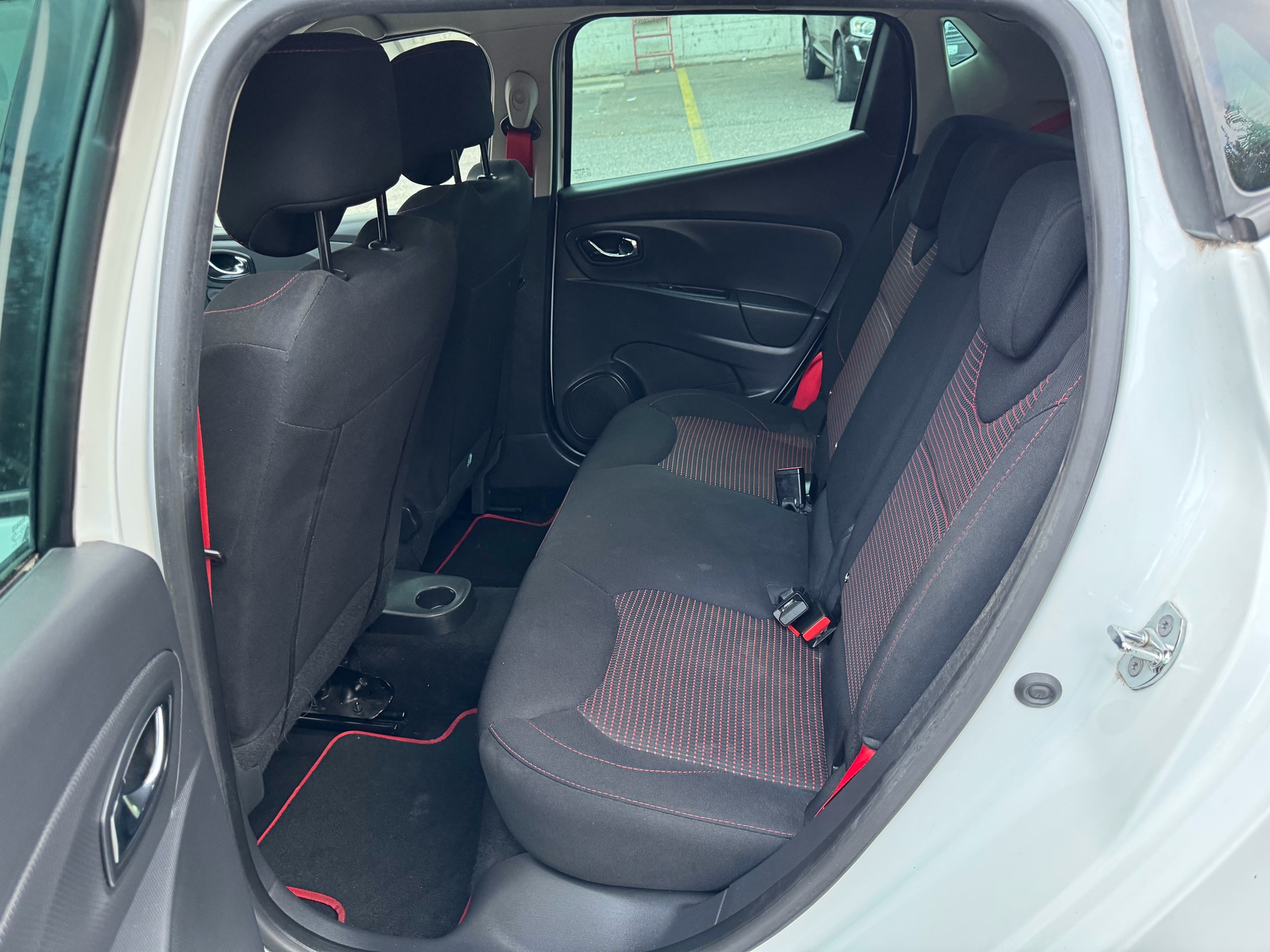 RENAULT Clio 1.6 T RS 200 EDC-image-14