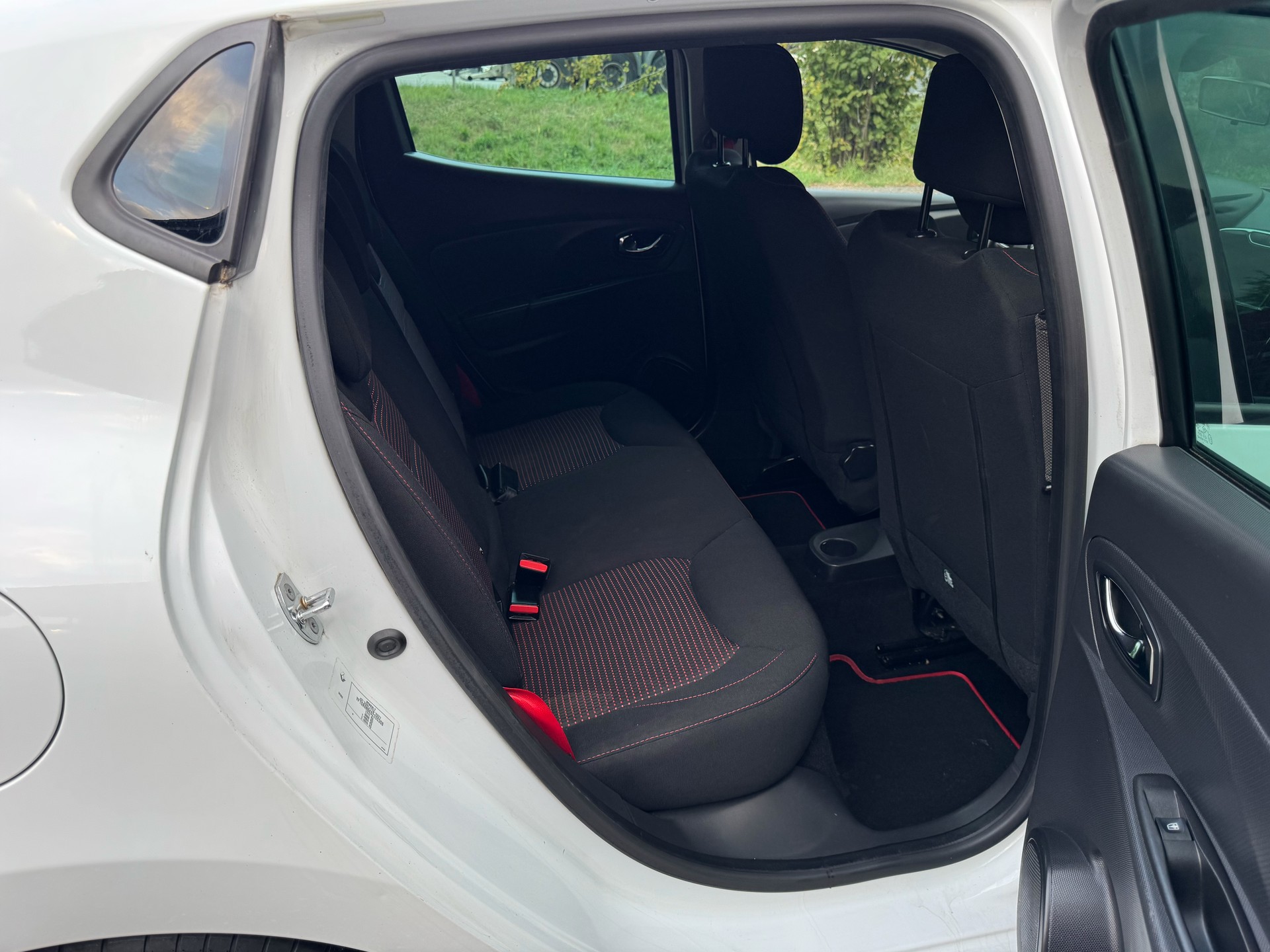 RENAULT Clio 1.6 T RS 200 EDC-image-10