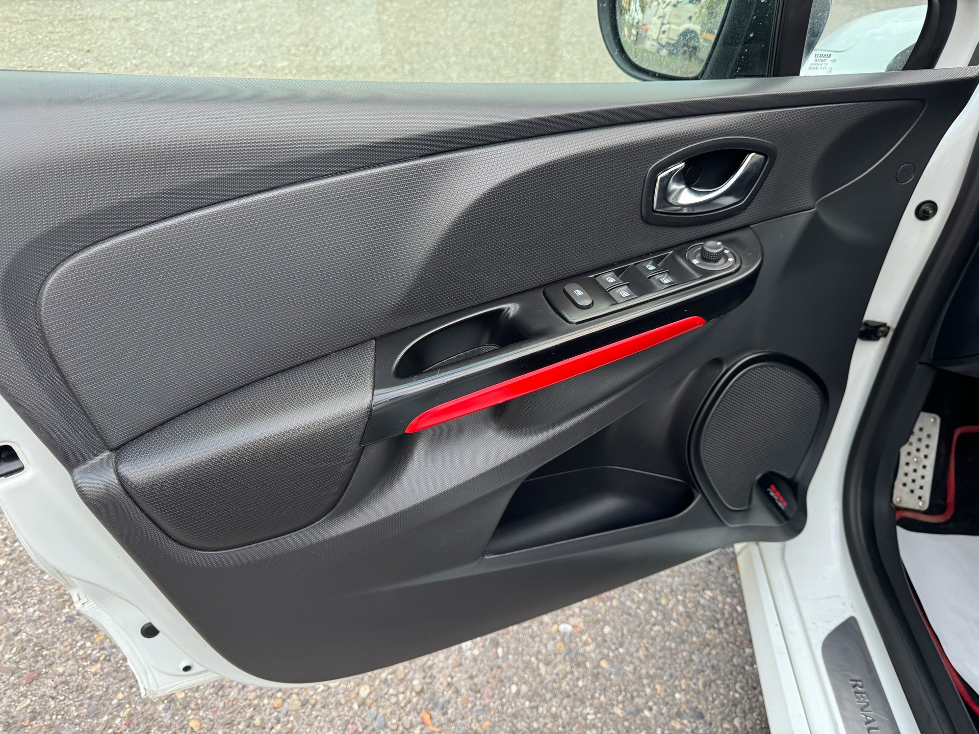 RENAULT Clio 1.6 T RS 200 EDC-image-13