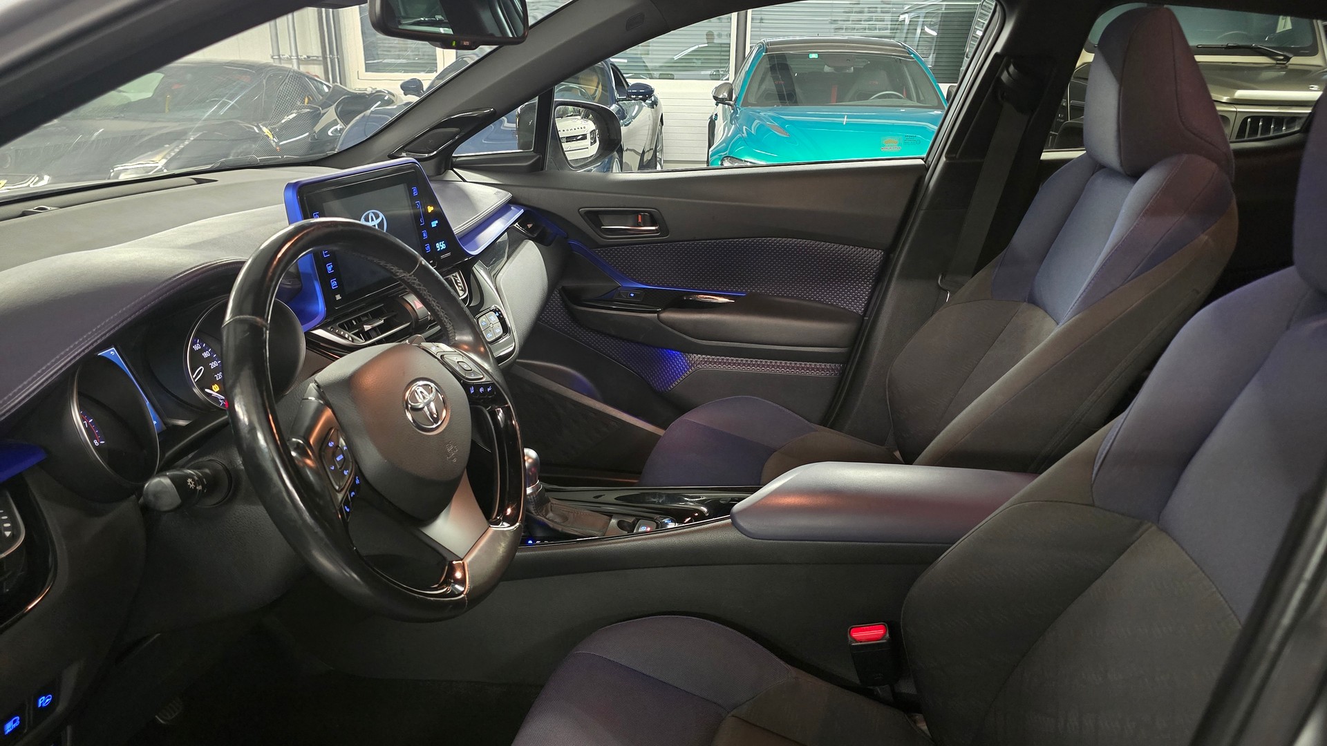 TOYOTA C-HR 1.2 Turbo Style 4WD Multidrive S-image-13