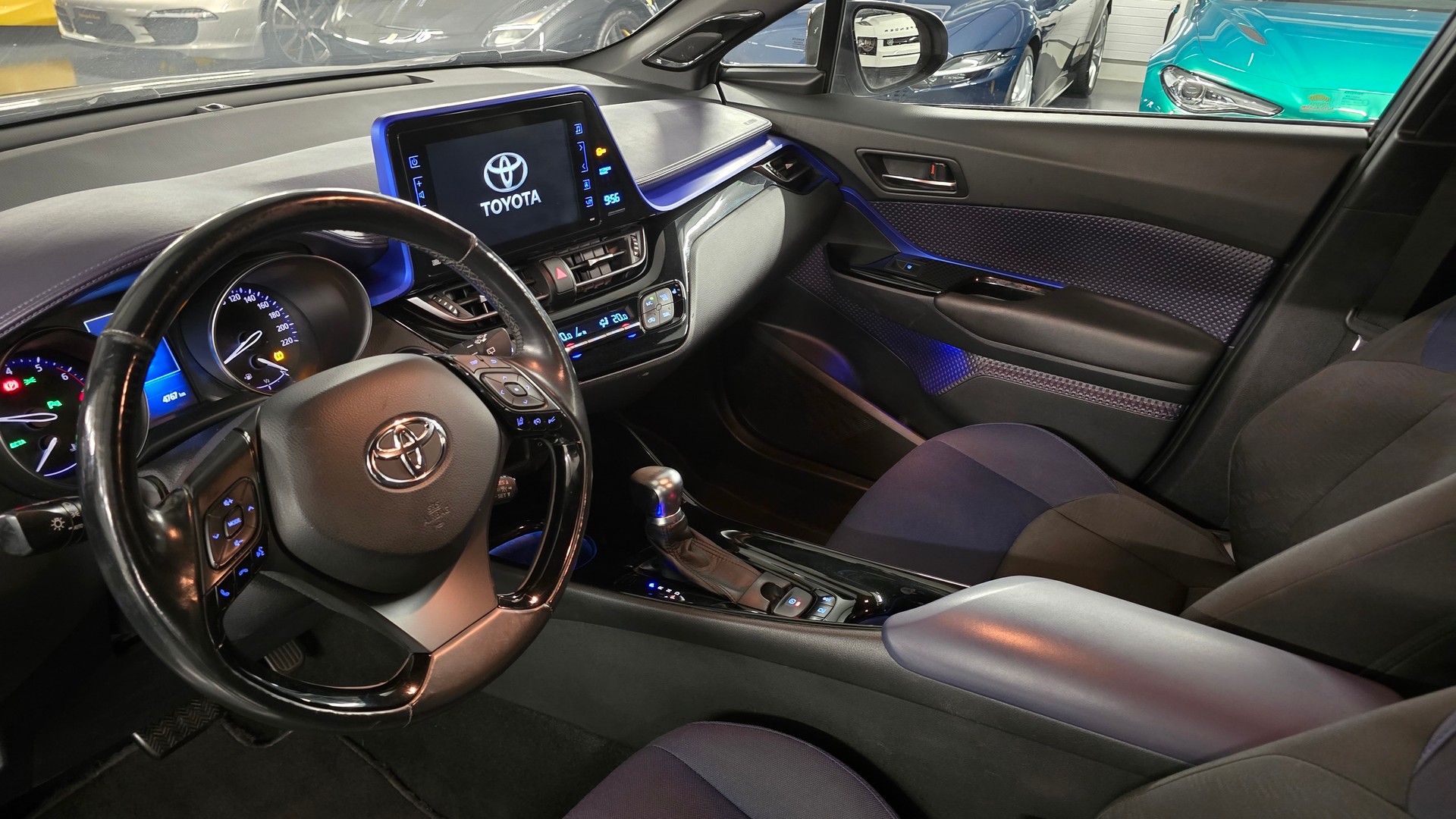 TOYOTA C-HR 1.2 Turbo Style 4WD Multidrive S-image-12