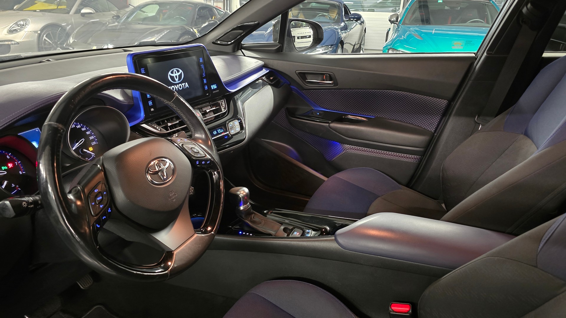 TOYOTA C-HR 1.2 Turbo Style 4WD Multidrive S-image-11