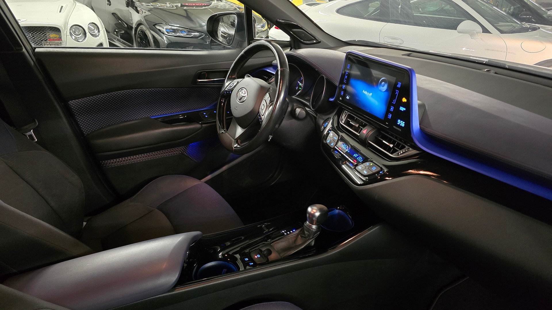 TOYOTA C-HR 1.2 Turbo Style 4WD Multidrive S-image-16
