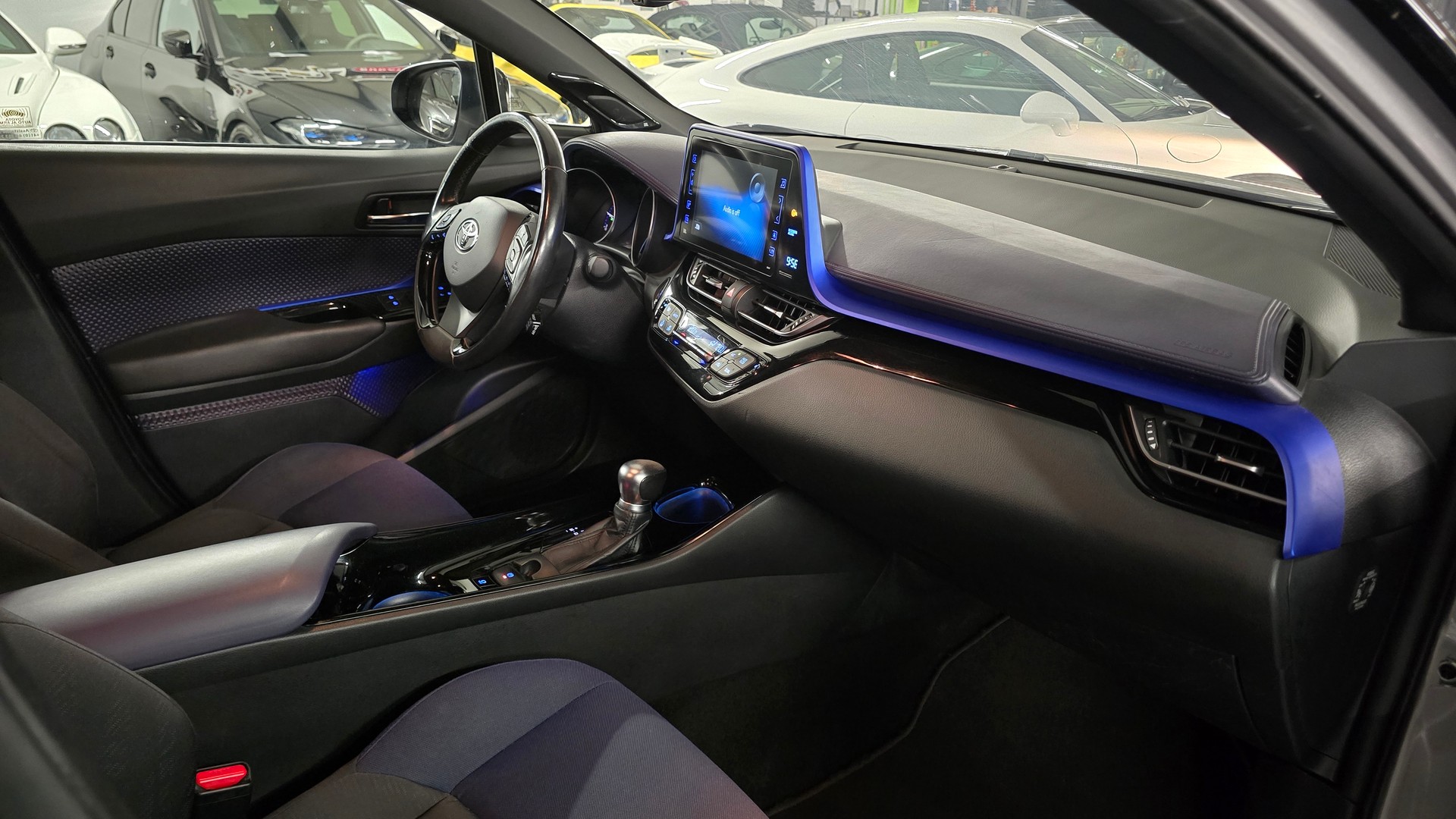 TOYOTA C-HR 1.2 Turbo Style 4WD Multidrive S-image-17