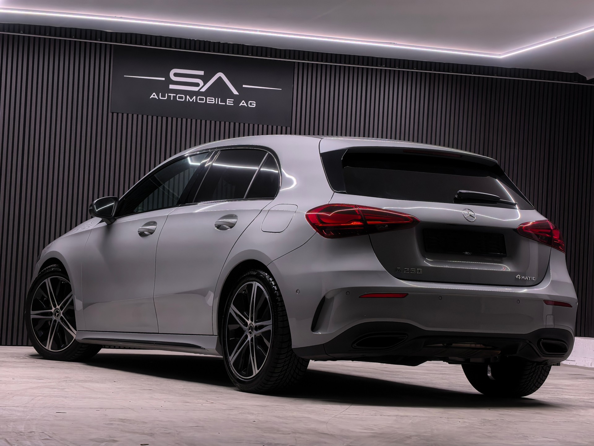 MERCEDES-BENZ A 250 4Matic 8G-DCT Amg Line-image-4