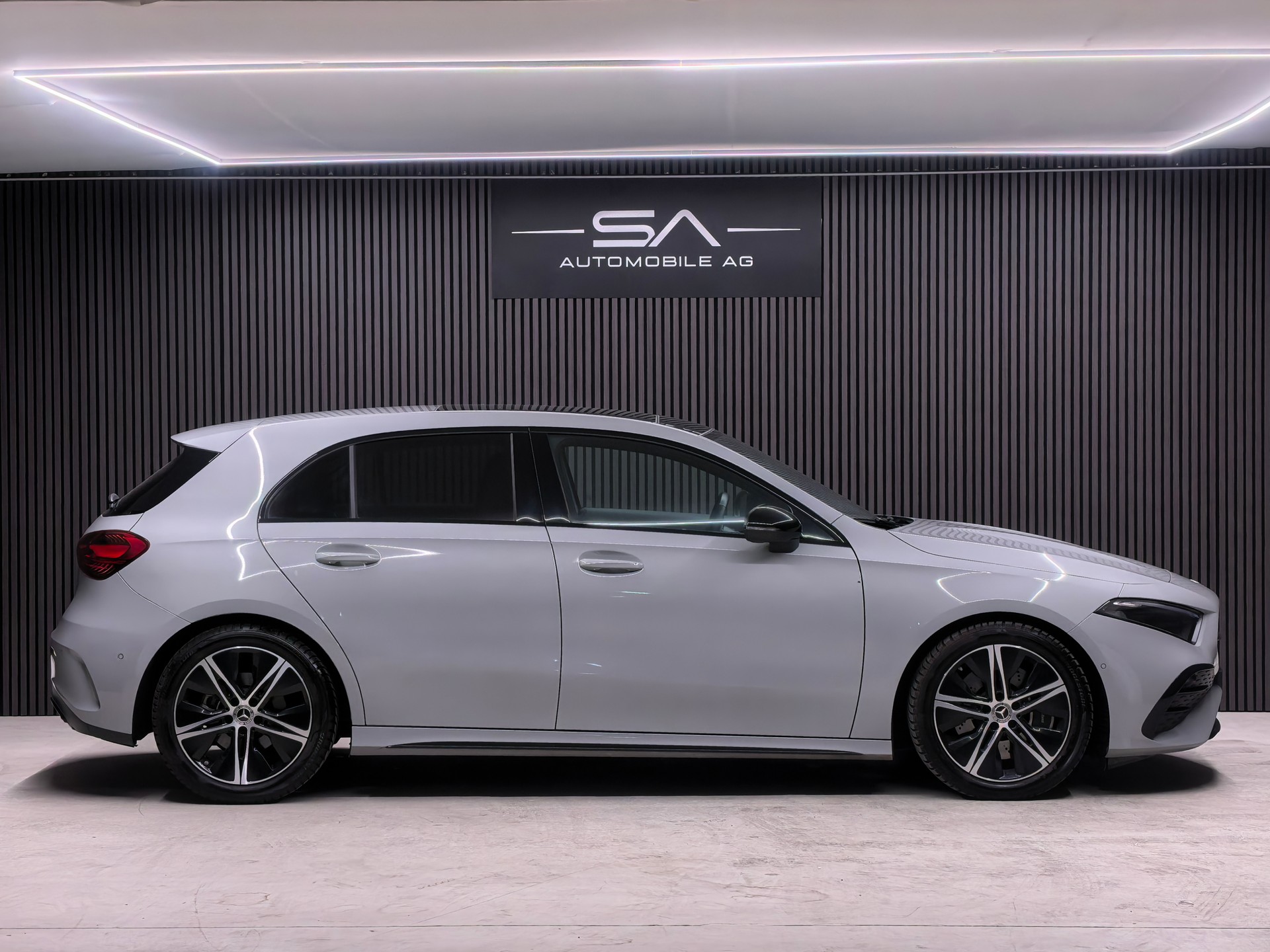 MERCEDES-BENZ A 250 4Matic 8G-DCT Amg Line-image-3