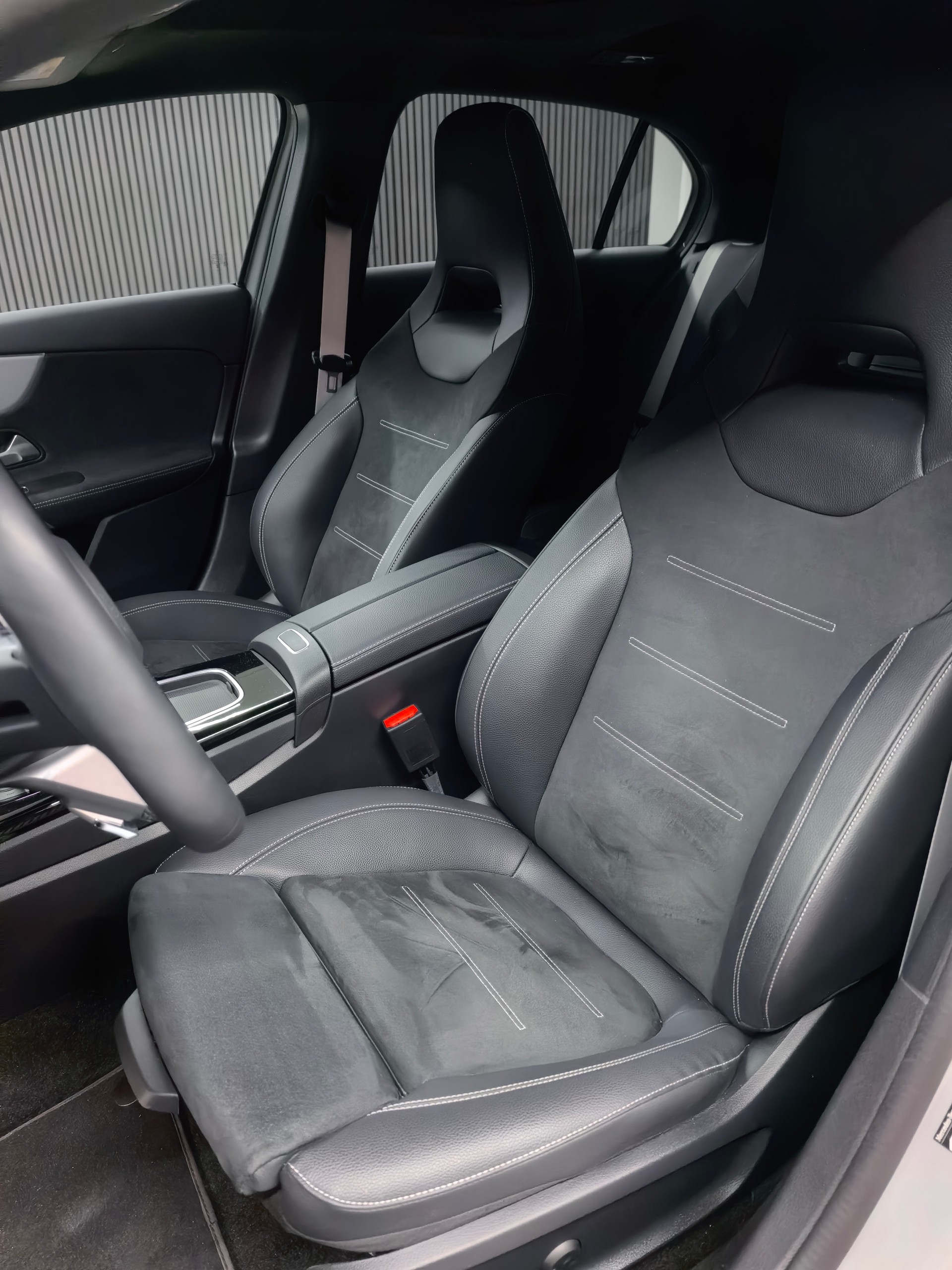 MERCEDES-BENZ A 250 4Matic 8G-DCT Amg Line-image-6