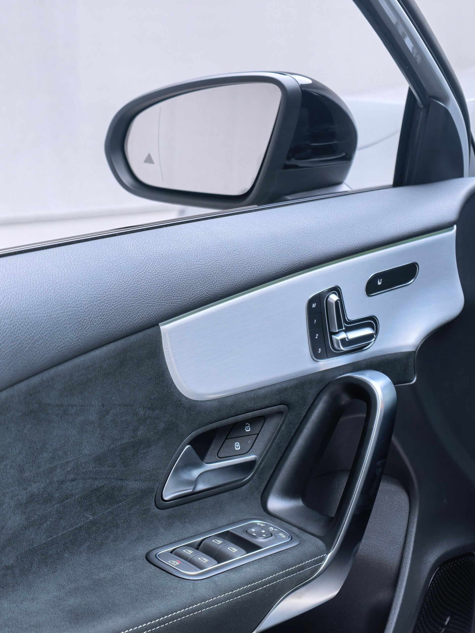 MERCEDES-BENZ A 250 4Matic 8G-DCT Amg Line-image-11
