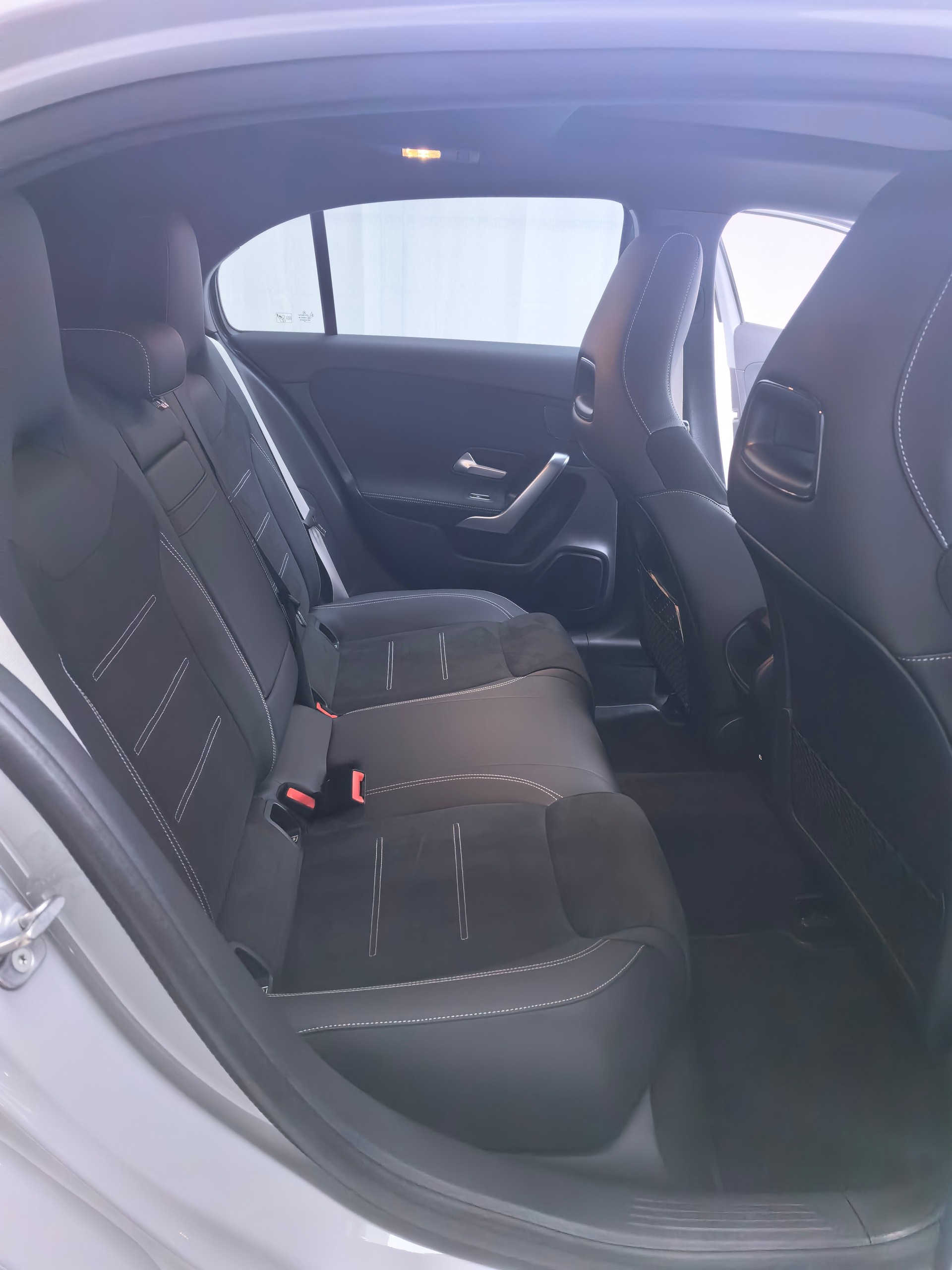 MERCEDES-BENZ A 250 4Matic 8G-DCT Amg Line-image-7