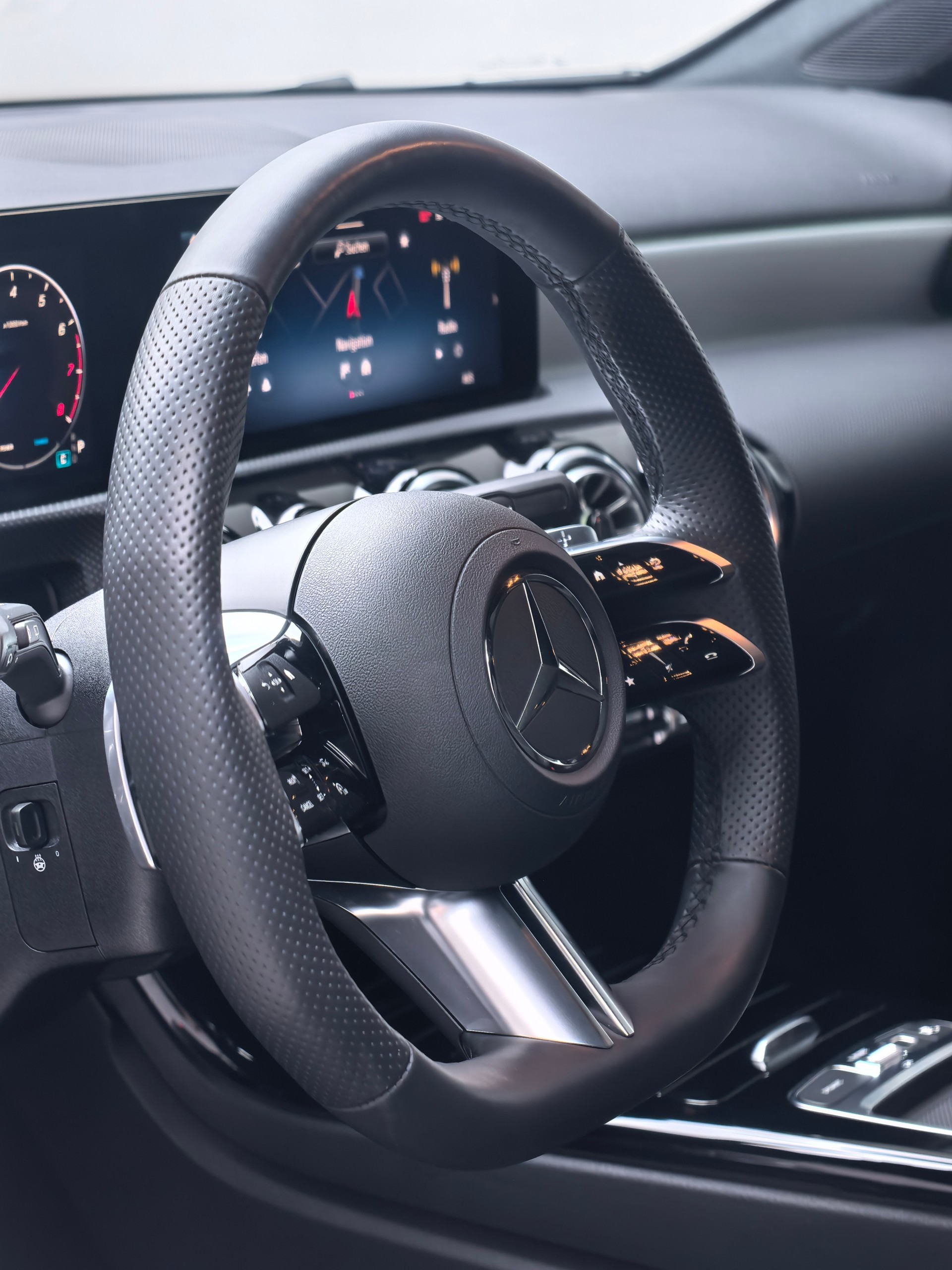MERCEDES-BENZ A 250 4Matic 8G-DCT Amg Line-image-12