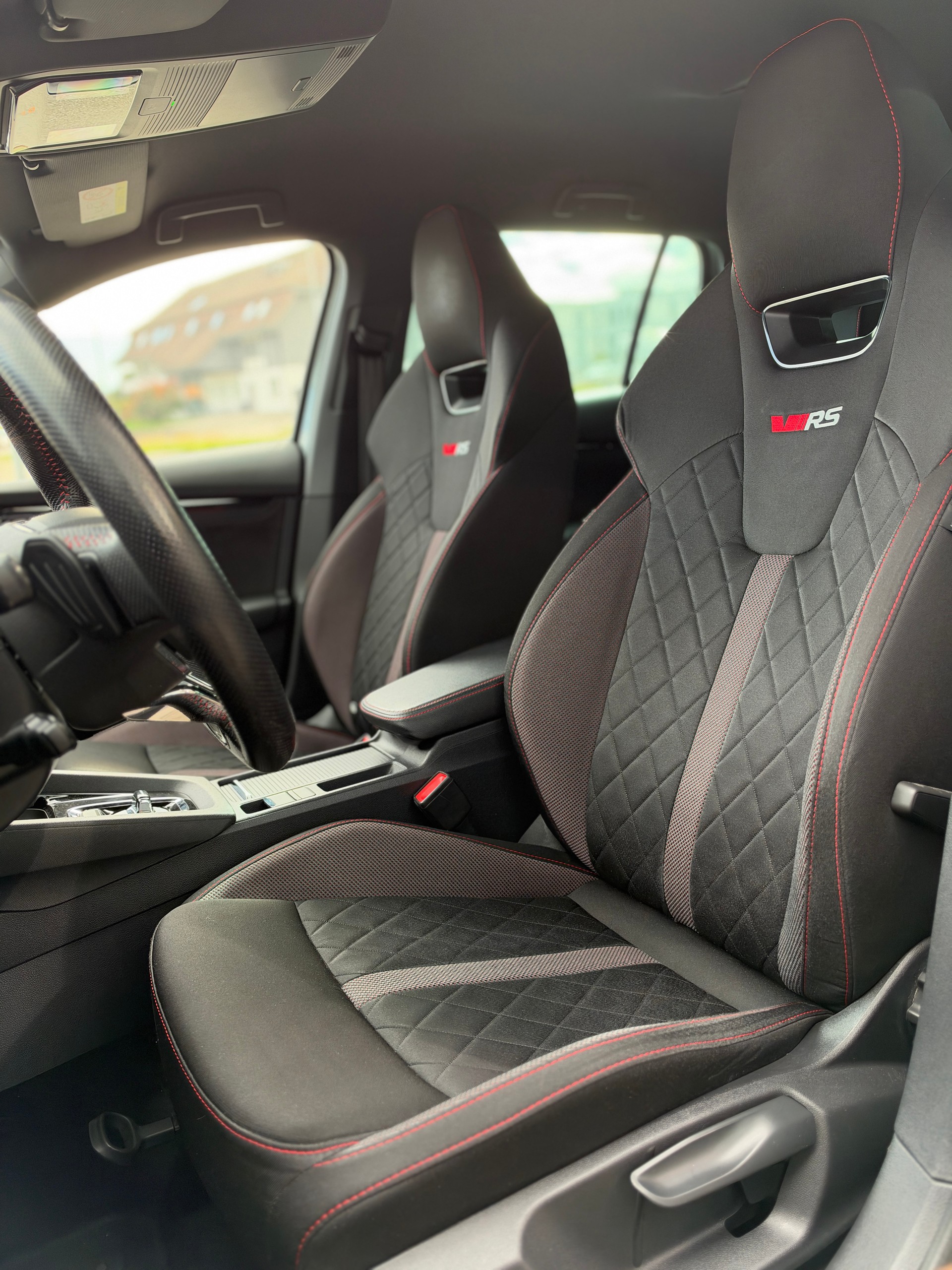 SKODA Octavia Combi 2.0 TDI DSG RS 4x4-image-10