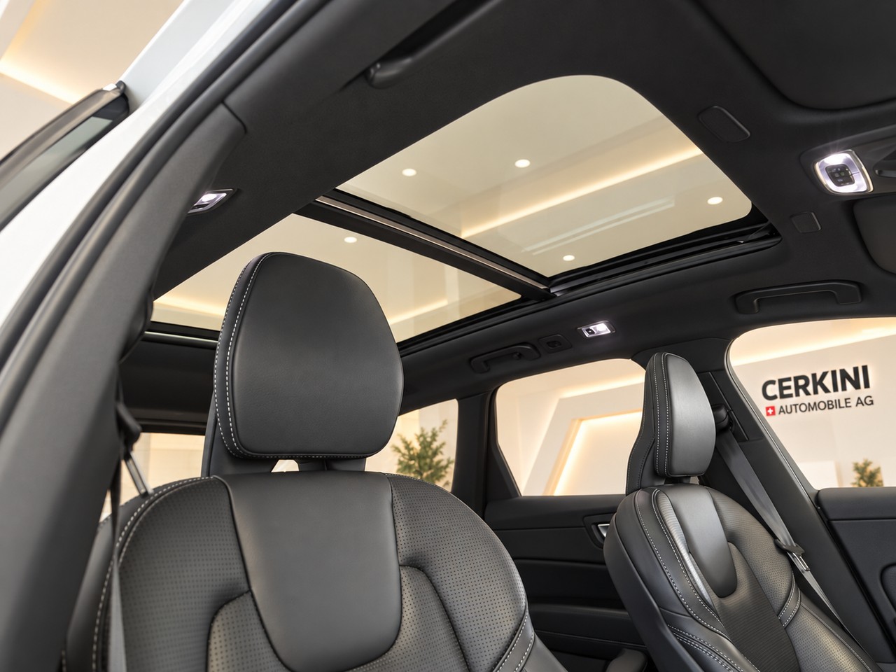 VOLVO XC60 T8 eAWD R-Design * GRATIS SERVICE BIS 150K * SITZLÜFTUNG * PANO * LUFTFAHRWERK * B&W SOUND *-image-4