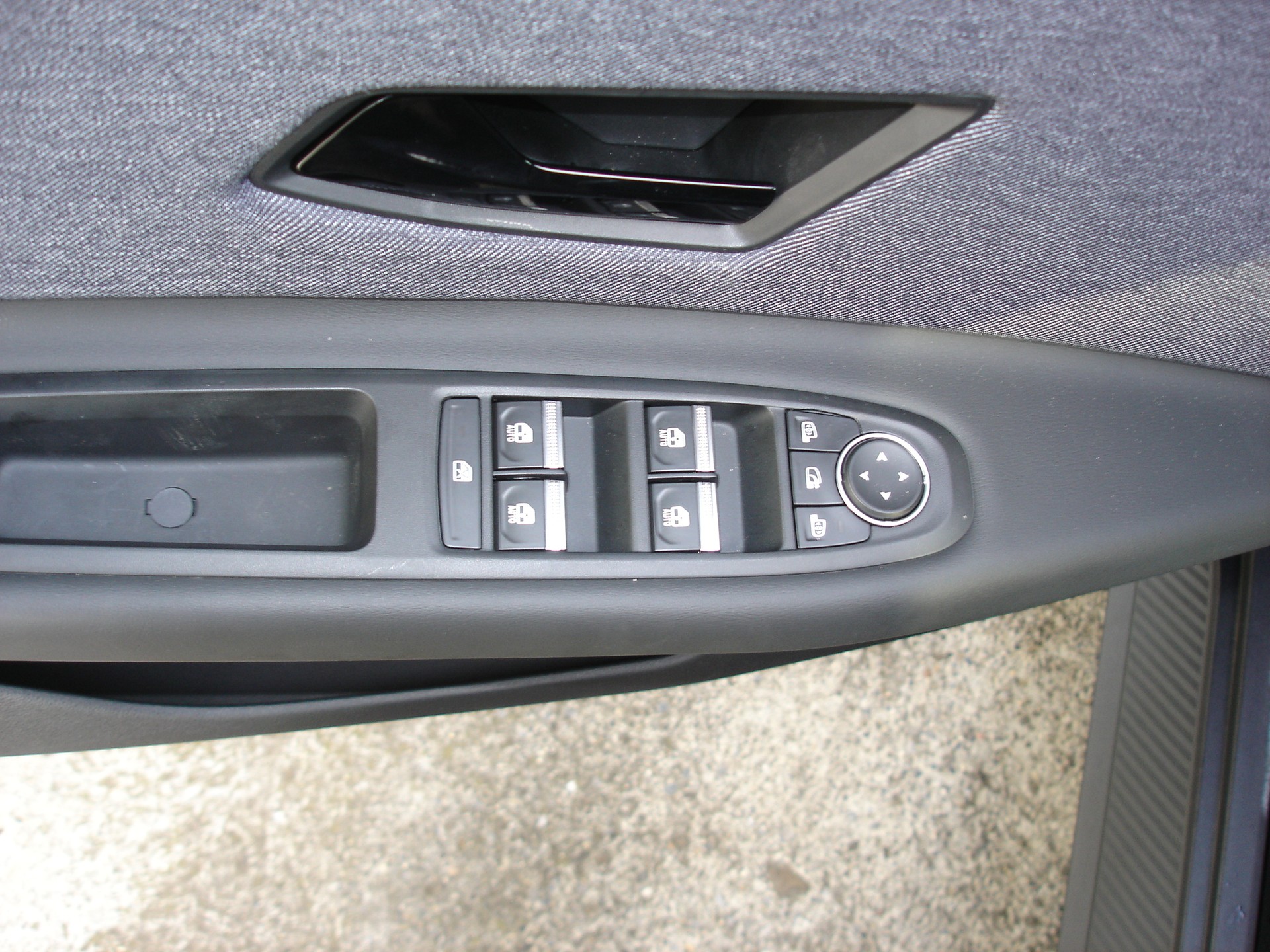 RENAULT R5 E-Tech Comfort Range 52 kWh Techno-image-12