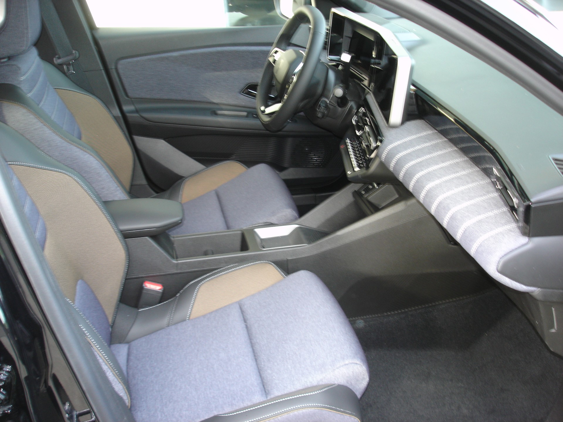 RENAULT R5 E-Tech Comfort Range 52 kWh Techno-image-9