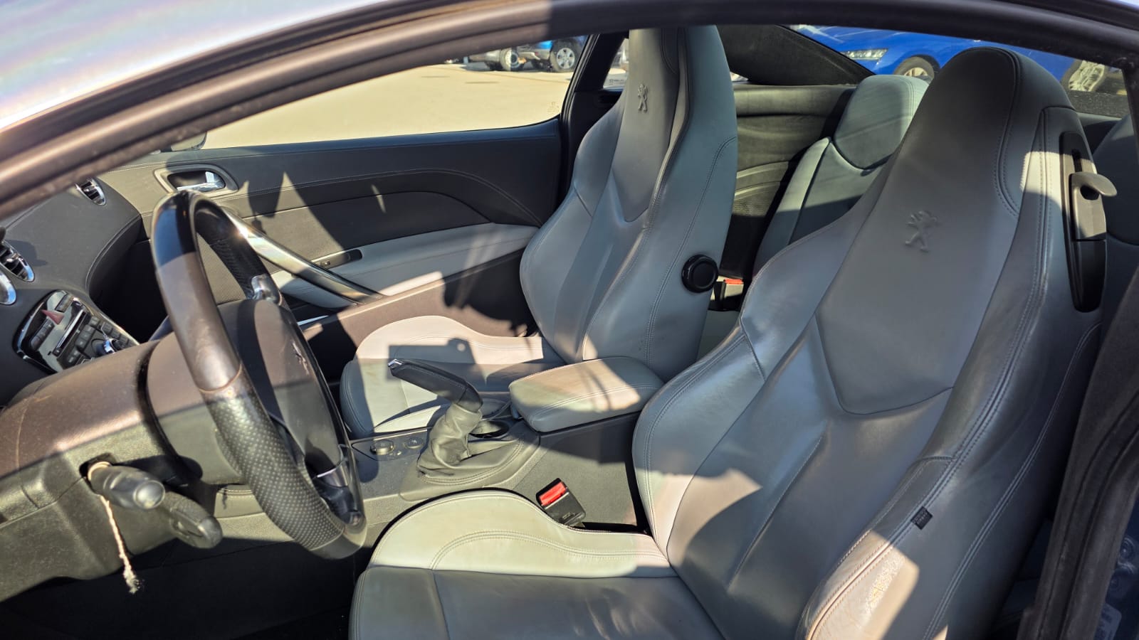 PEUGEOT RCZ 2.0 HDI-image-8