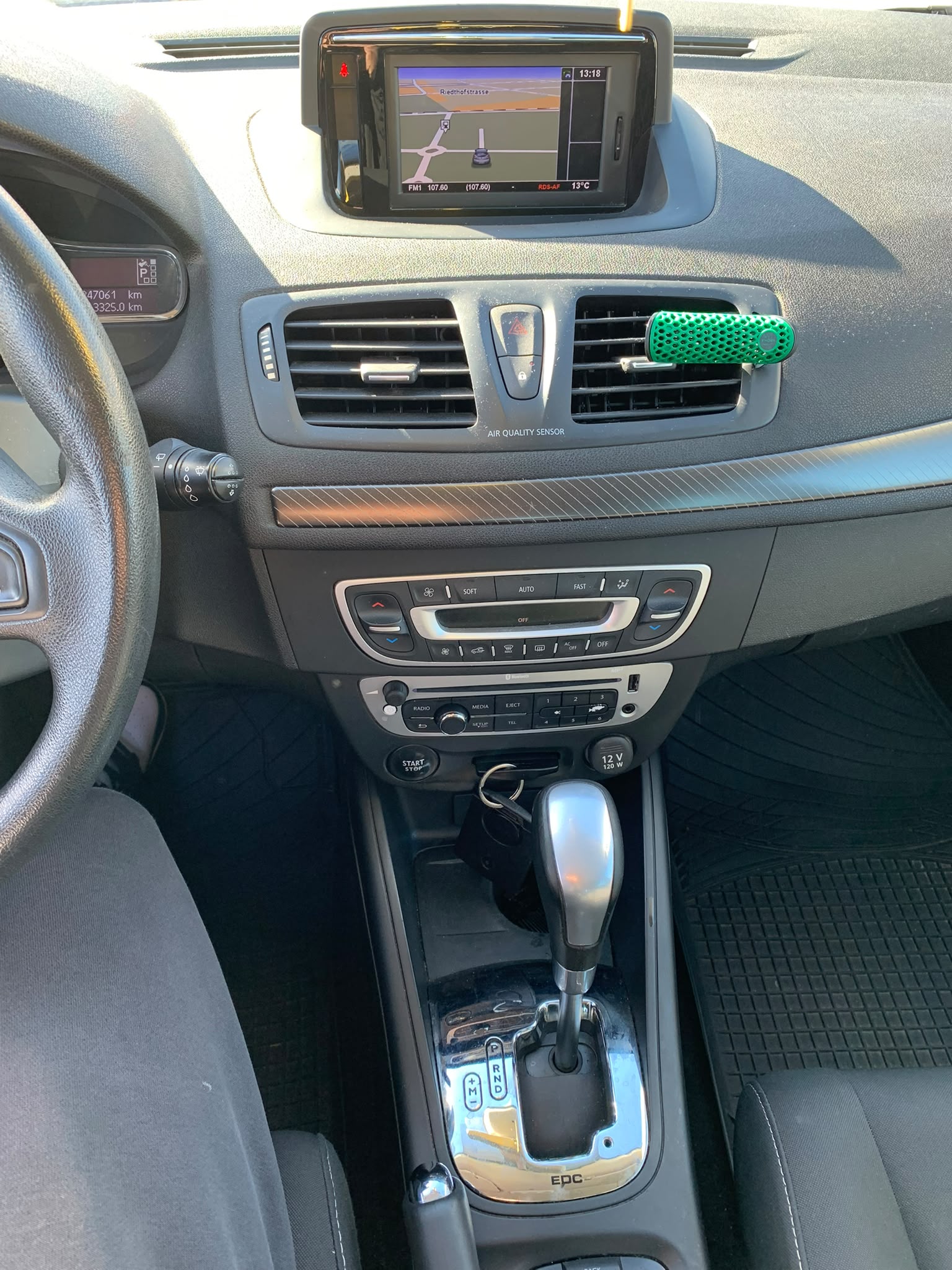 RENAULT Mégane 1.5 dCi Expression EDC Limousine Automat (Klima * Sensoren * Multilenkrad * Navigation * BO5)-image-10