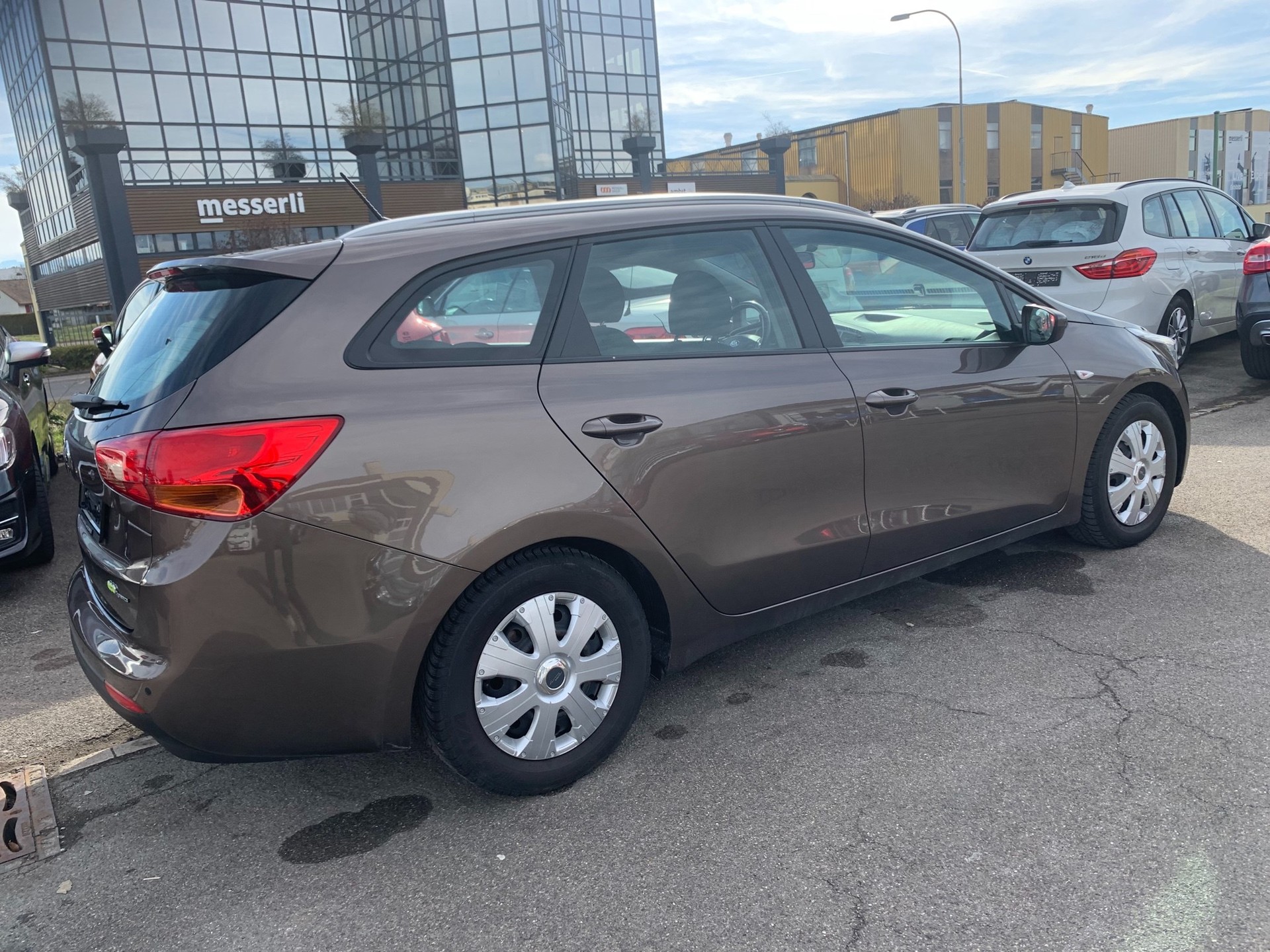 KIA Ceed Sportswagon 1.4 CRDi Swiss Eco Edition-image-7