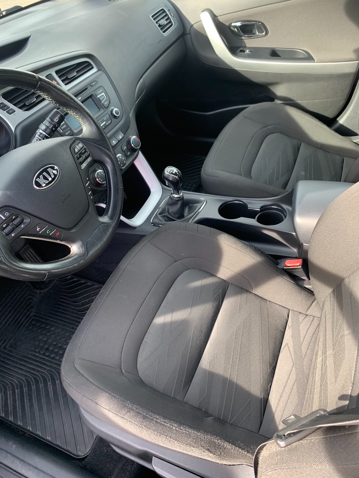 KIA Ceed Sportswagon 1.4 CRDi Swiss Eco Edition-image-2