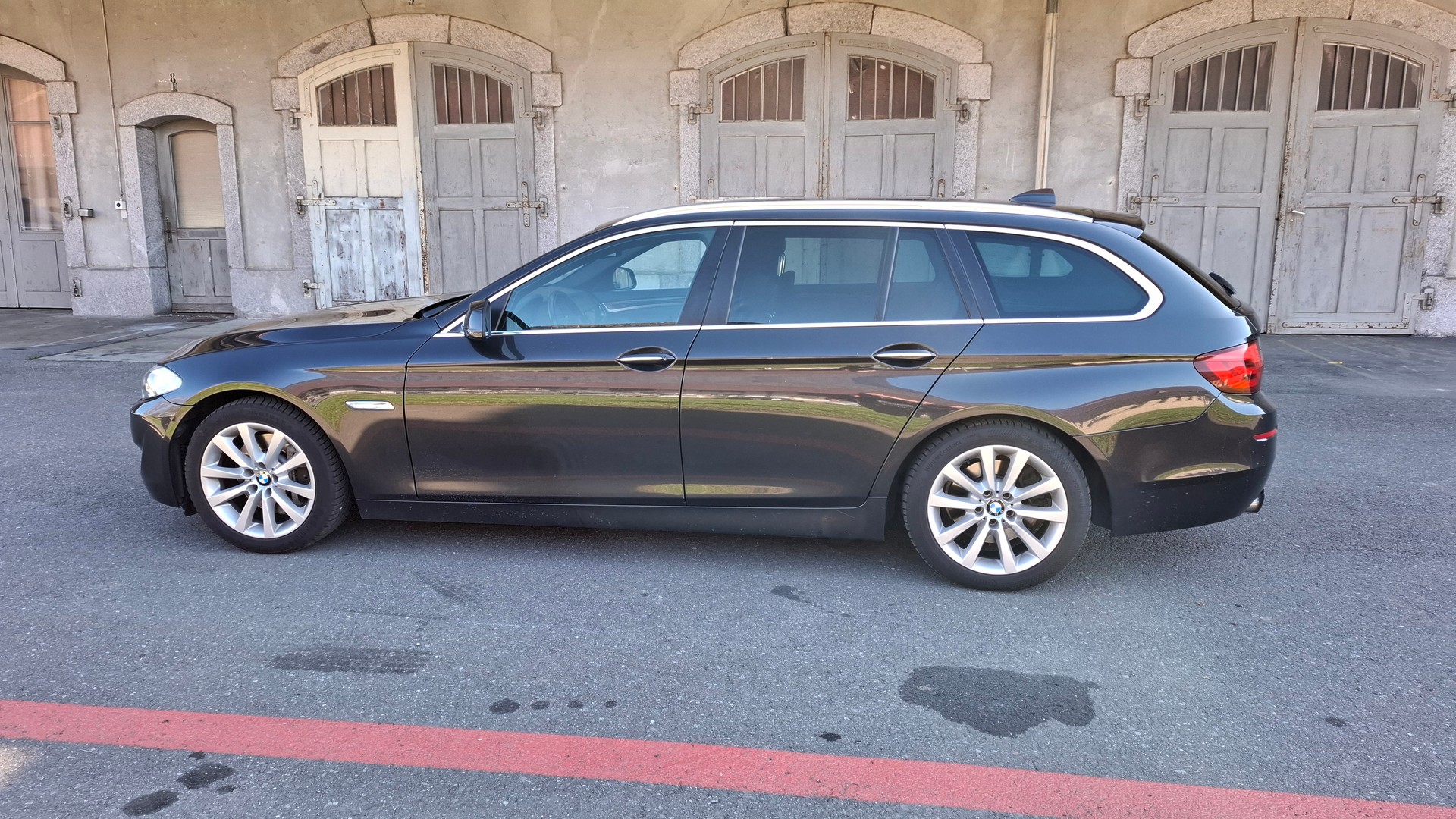 BMW 530i Touring Steptronic-image-2