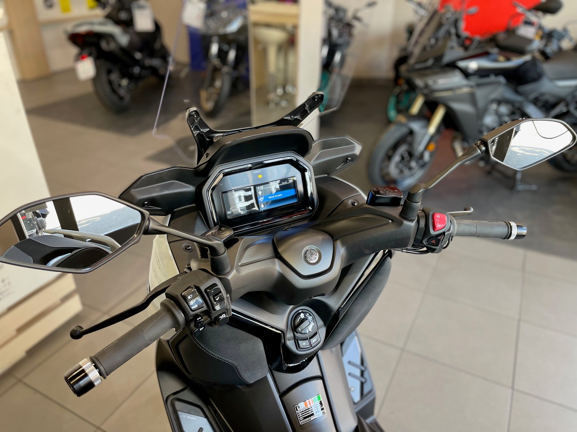 YAMAHA X-Max 300 Tech Max +-image-7