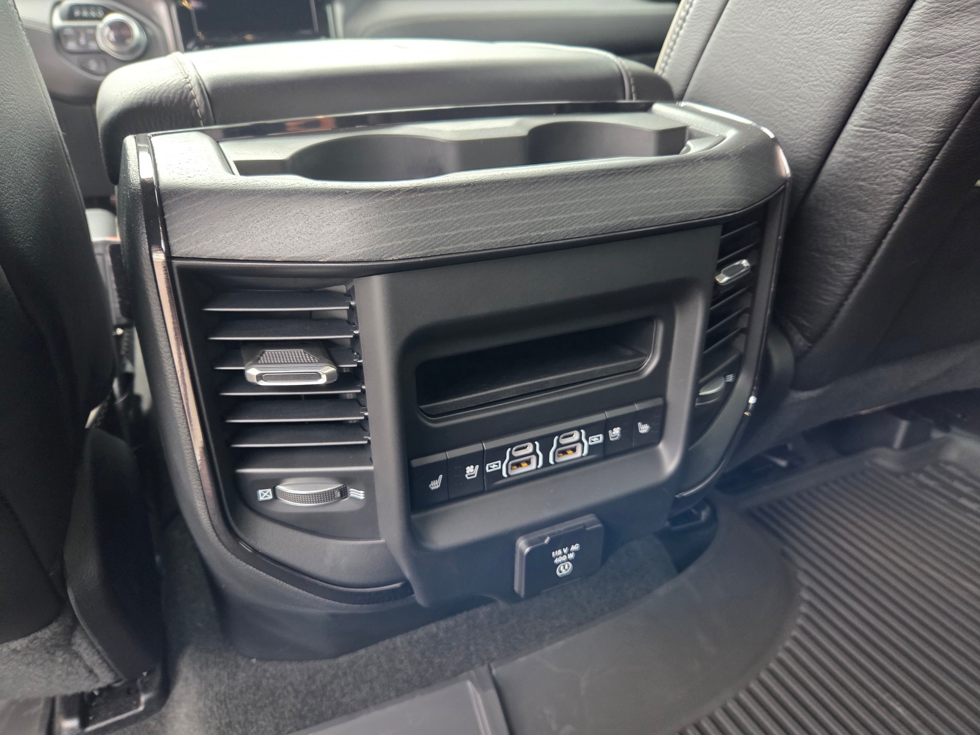 DODGE Ram 1500 5.7 V8 4x4 Limited 396PS / 3.5T AHK-image-11