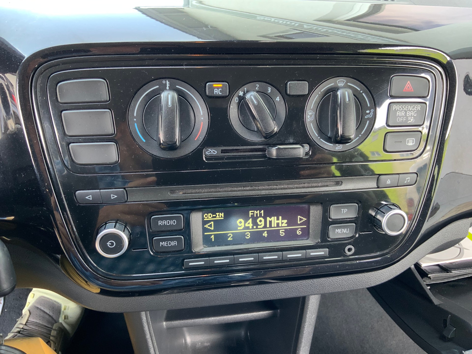VW Up 1.0 high up-image-8