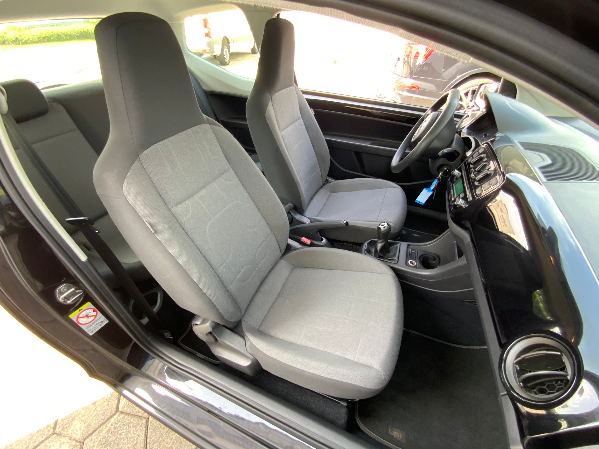 VW Up 1.0 high up-image-11