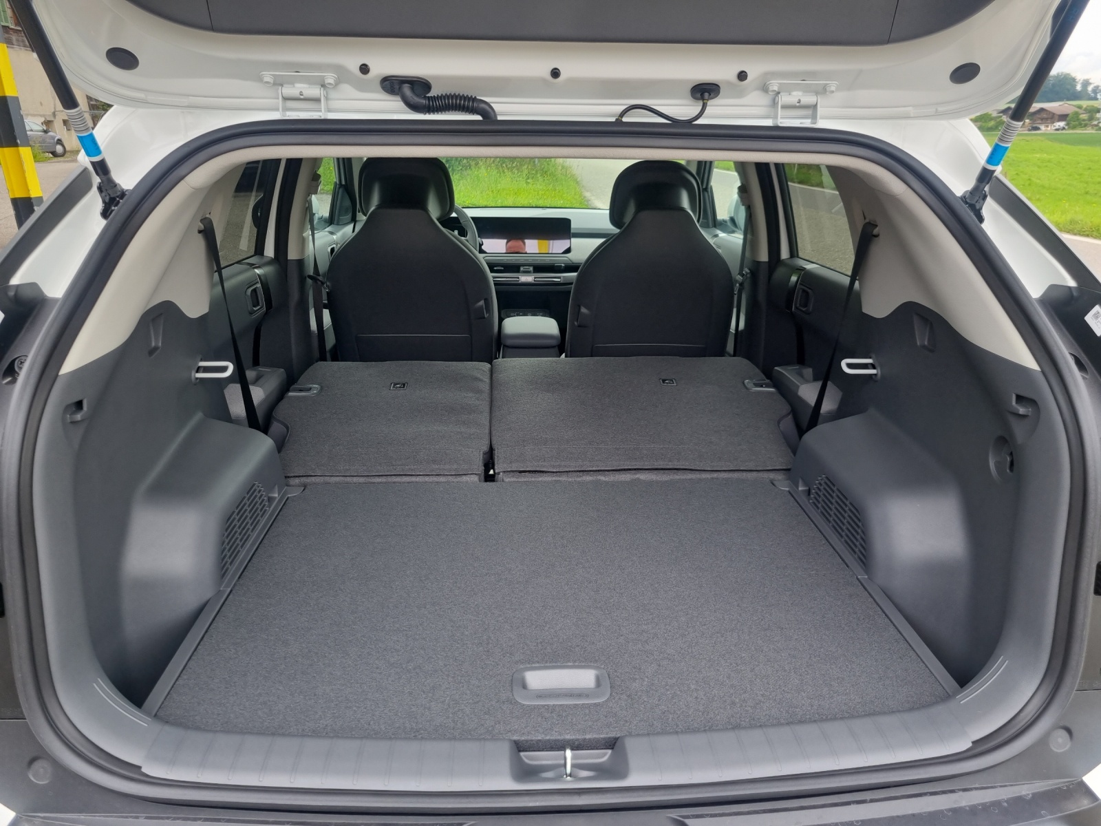 KIA EV3 81 kWh Earth-image-9