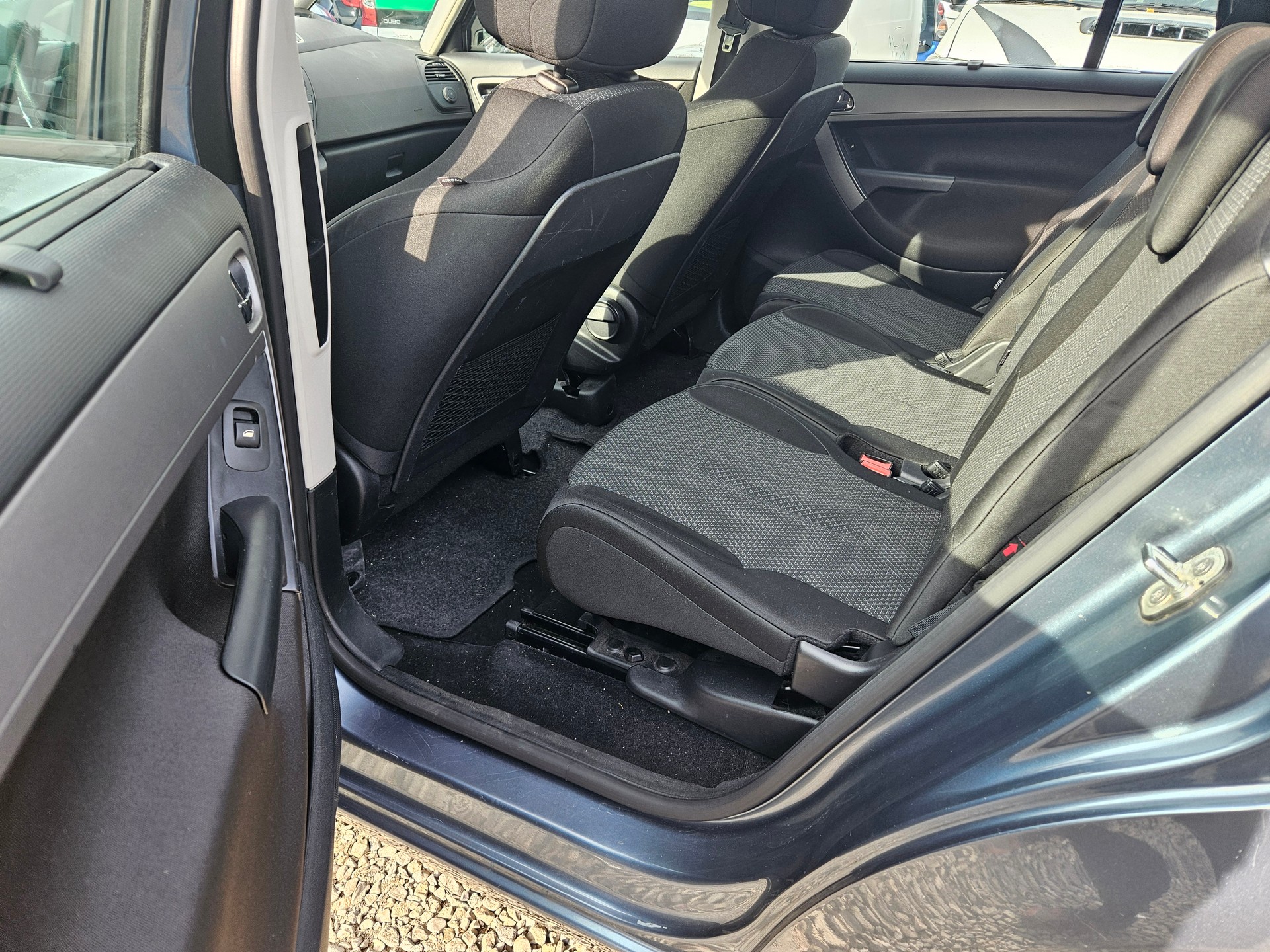 CITROEN Grand C4 Picasso 1.6 HDI 16V Dynamique BMP6-image-11