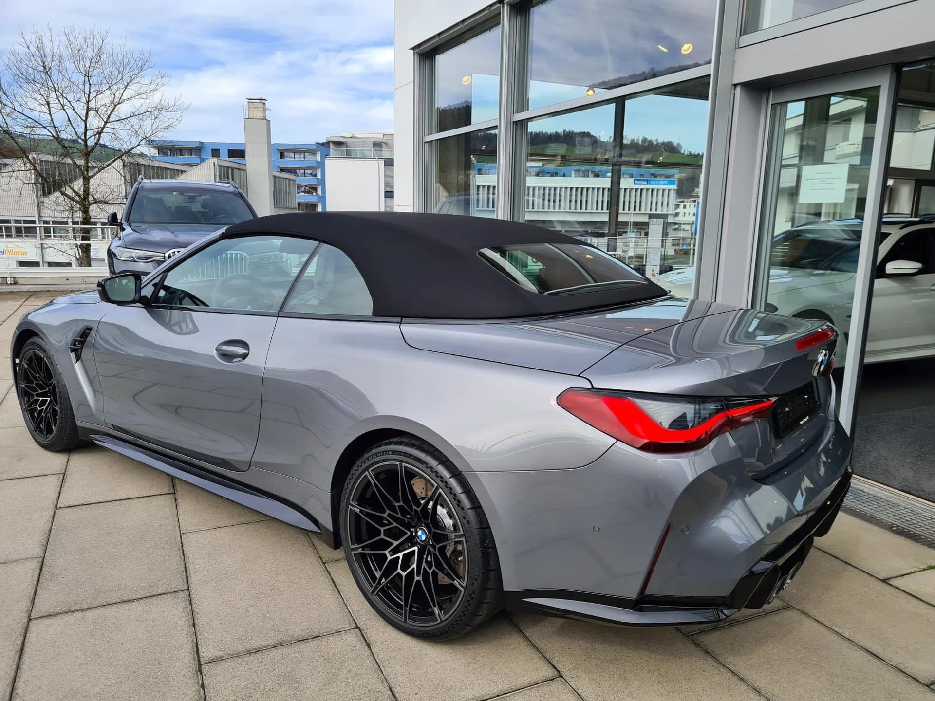 BMW M4 Cabrio Competition M xDrive-image-1