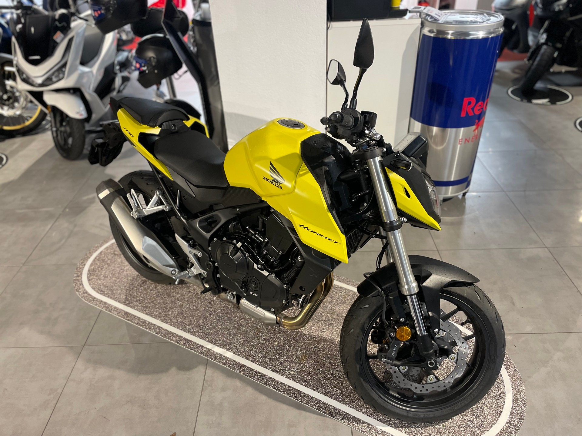 HONDA CB 750 Hornet-showroom-element-1