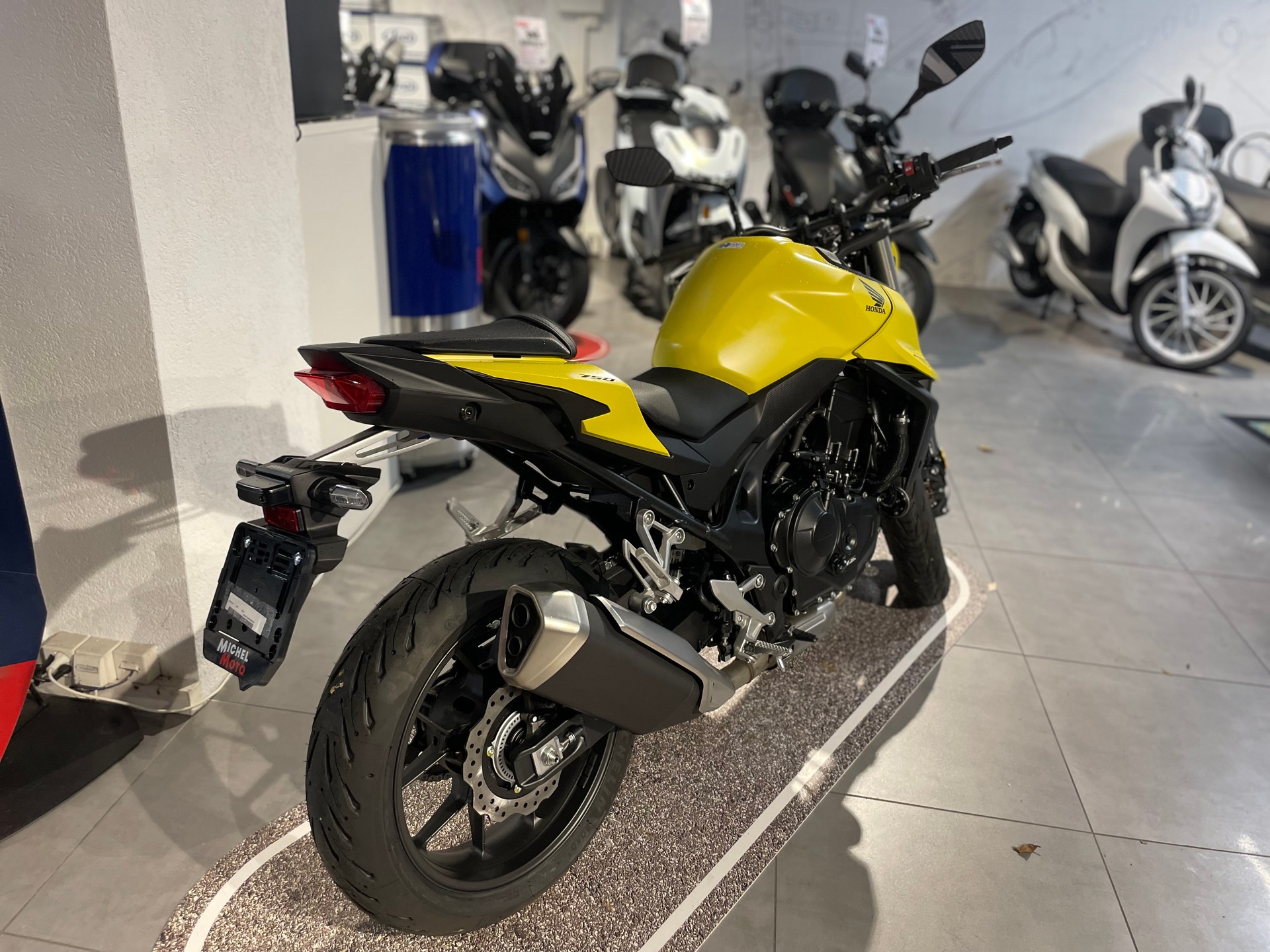 HONDA CB 750 Hornet-showroom-element-2