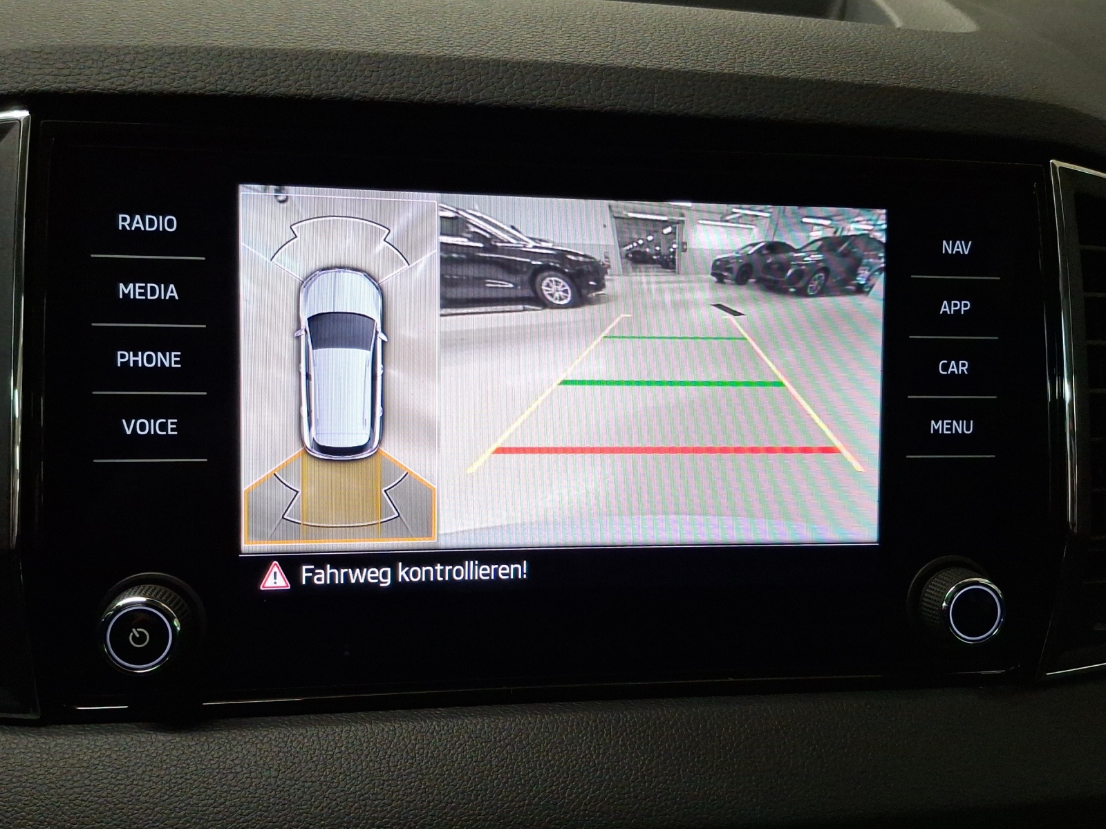 SKODA Karoq 1.5 TSI Selection DSG-image-15