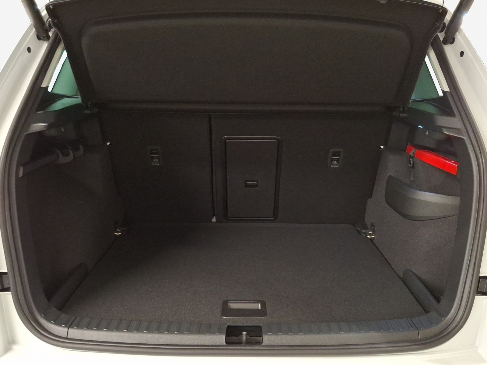 SKODA Karoq 1.5 TSI Selection DSG-image-12