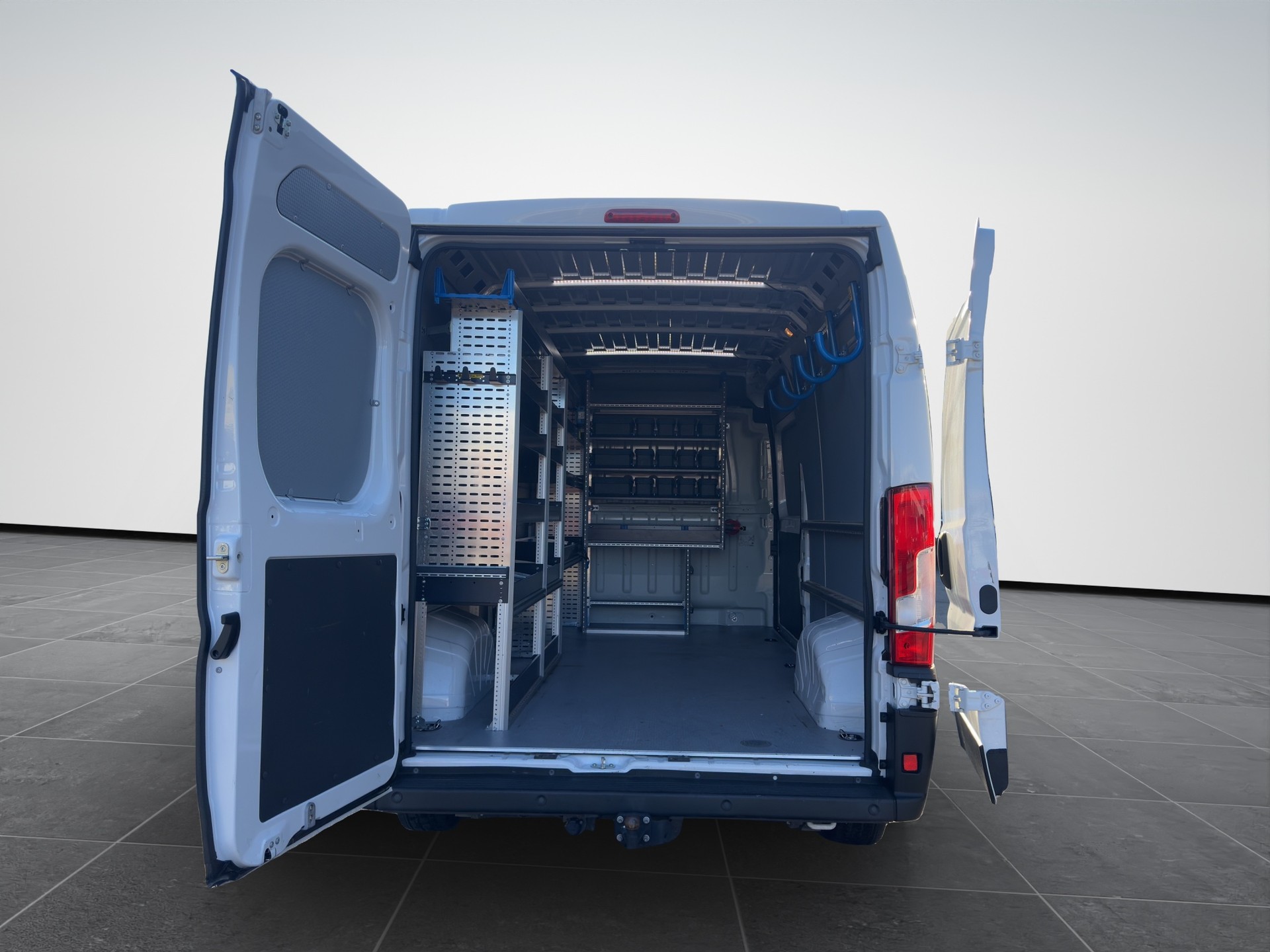 PEUGEOT Boxer 2.2 HDI 335 Premium L3H2-image-8
