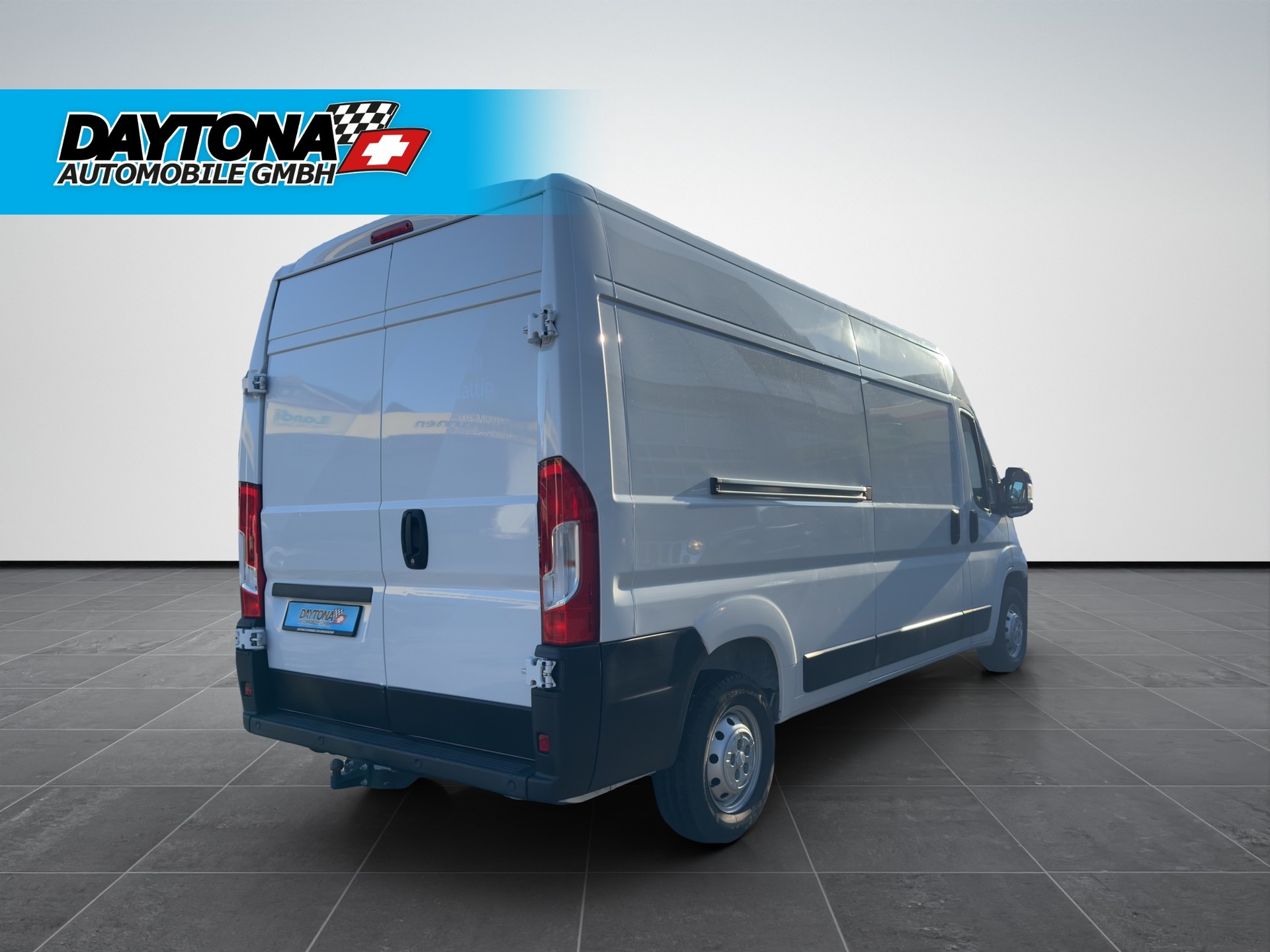 PEUGEOT Boxer 2.2 HDI 335 Premium L3H2-image-6