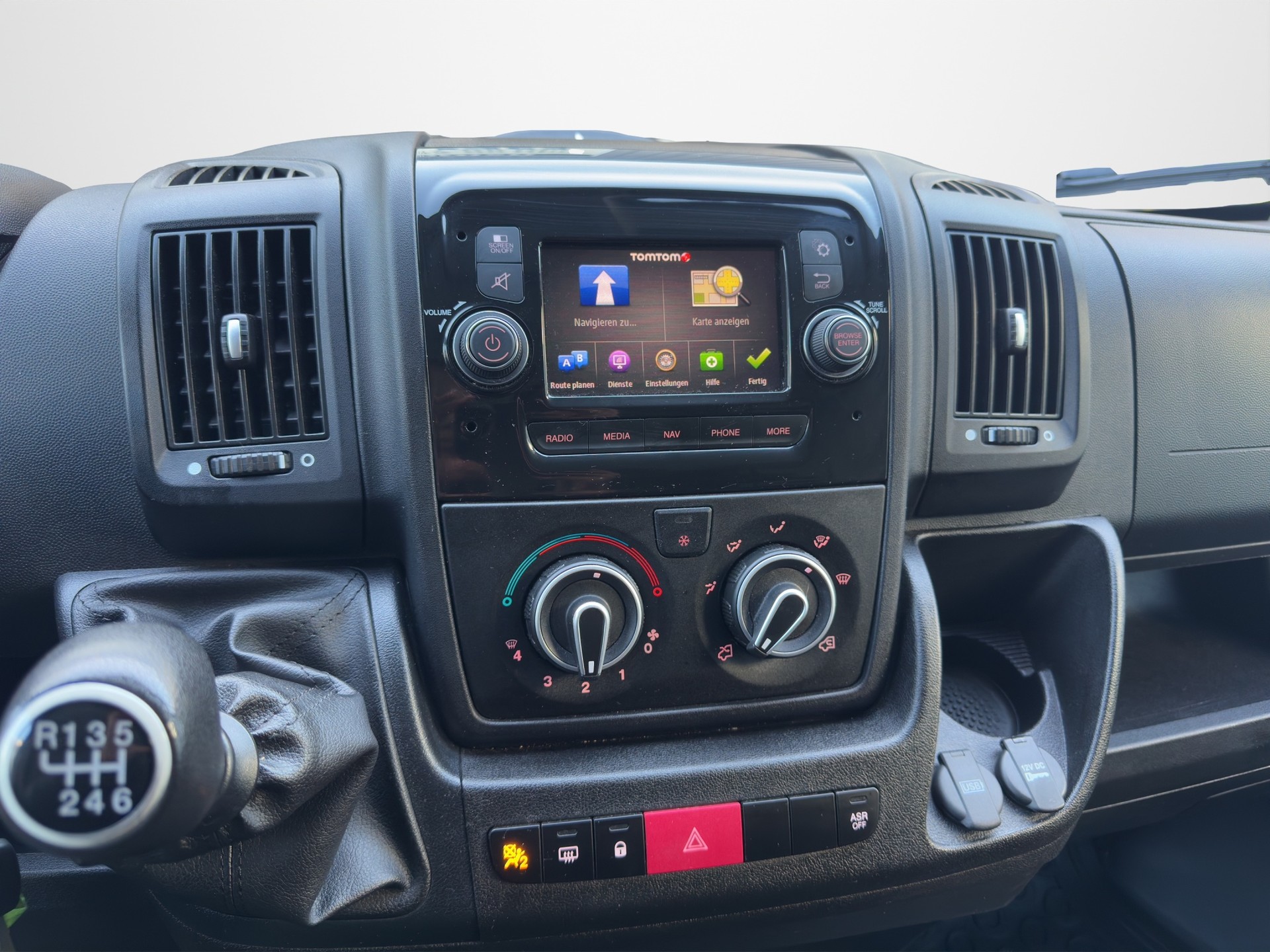 PEUGEOT Boxer 2.2 HDI 335 Premium L3H2-image-15