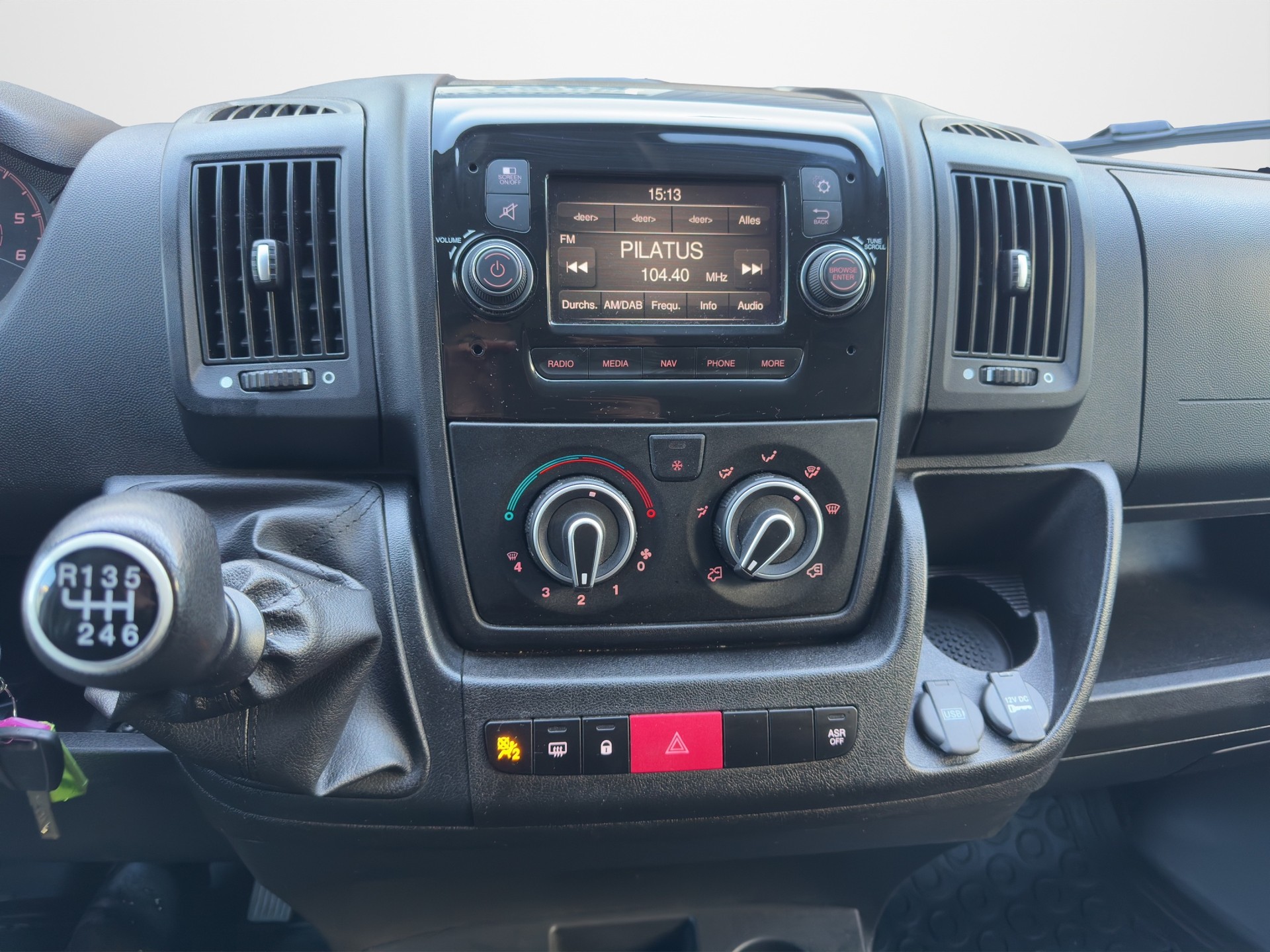 PEUGEOT Boxer 2.2 HDI 335 Premium L3H2-image-14