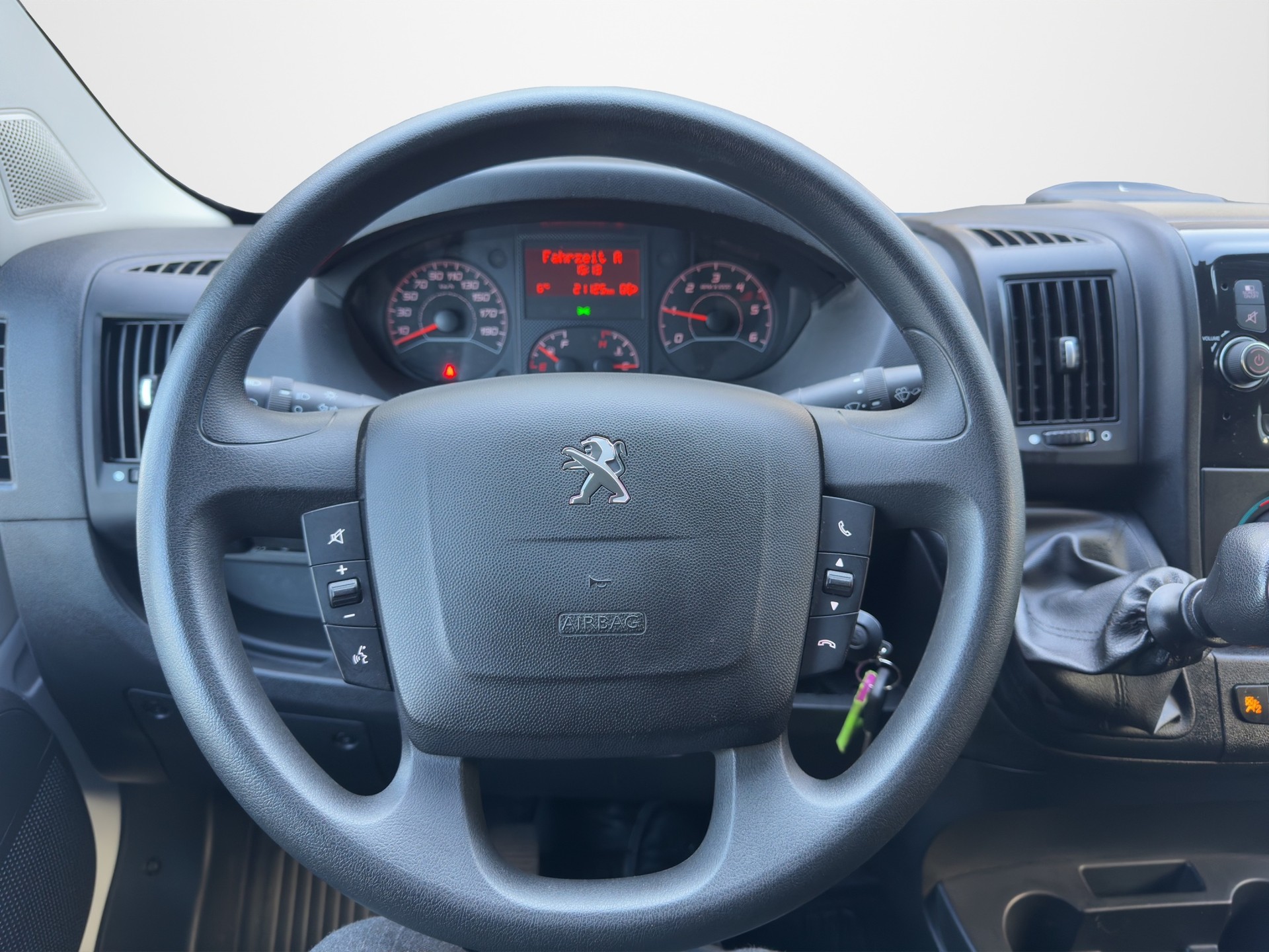 PEUGEOT Boxer 2.2 HDI 335 Premium L3H2-image-12
